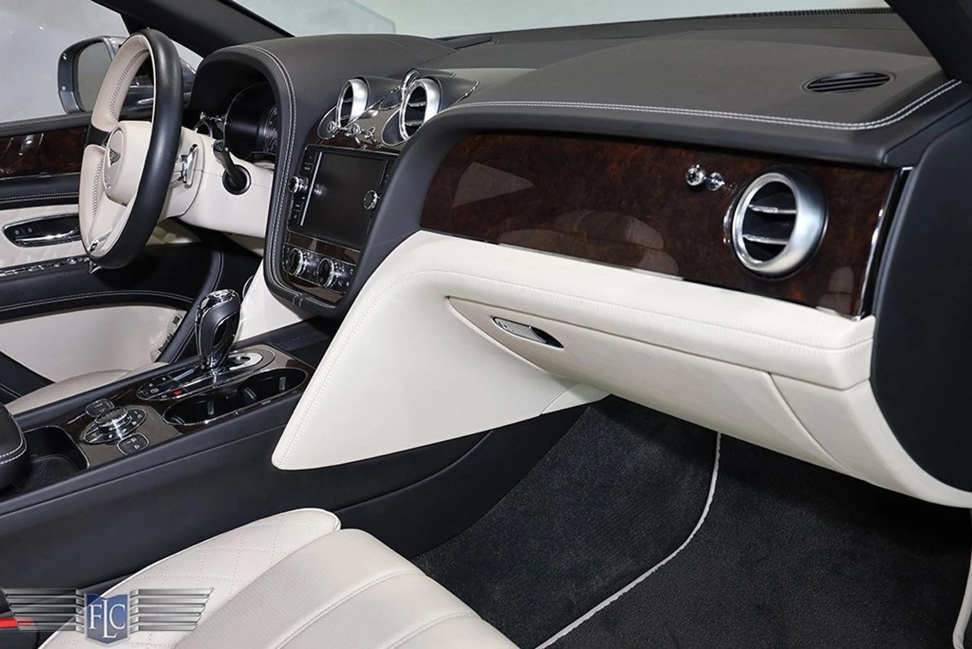 mph024_4152681958_used_2018_bentley_bentayga_onyxeditionawd_9689_22935440_25_1024_6411e46164