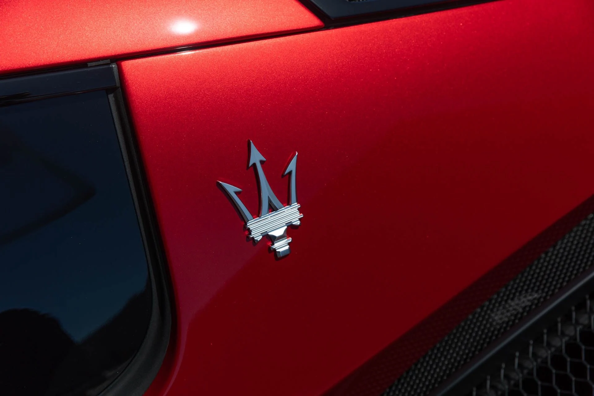 mph024_4162035952_Used_2022_Maserati_MC_20_1747769262_d6aee07e45