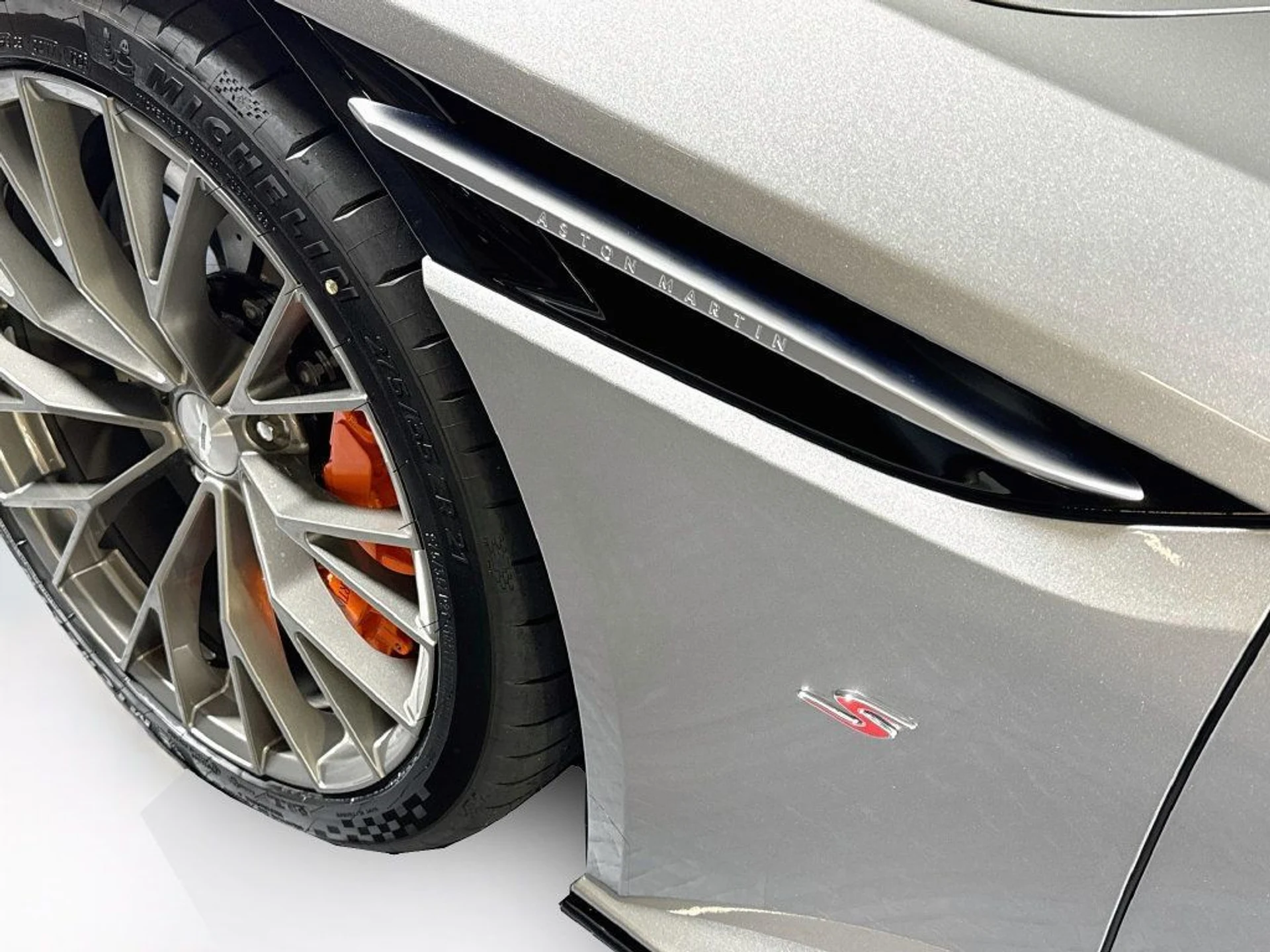 mph024_4164072475_new_2026_aston_martin_db12_volante_11350_23082922_26_1024_74baaa1c71