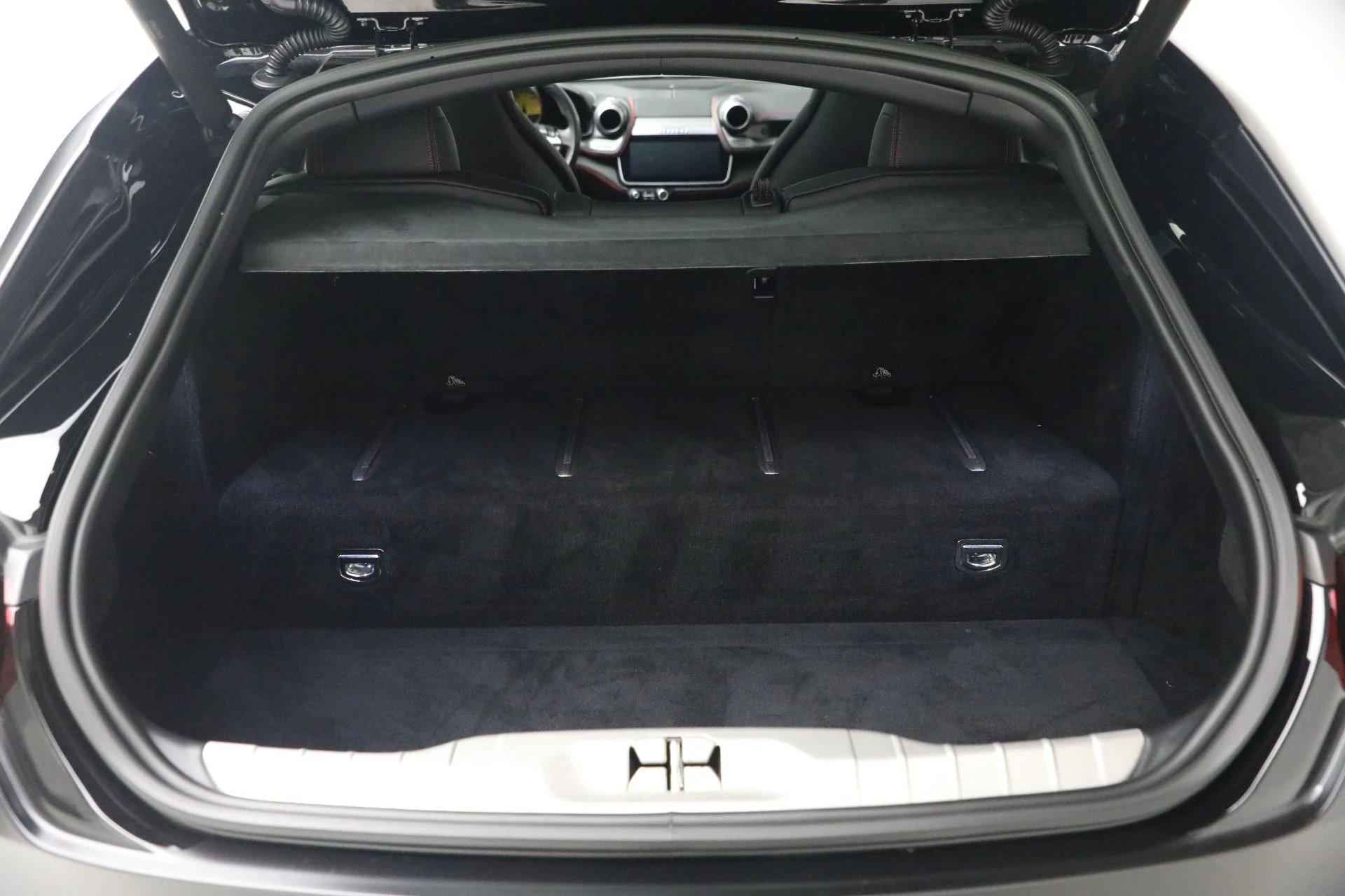 mph024_4166876359_Used_2018_Ferrari_GTC_4_Lusso_1787858853_9450b2aec2