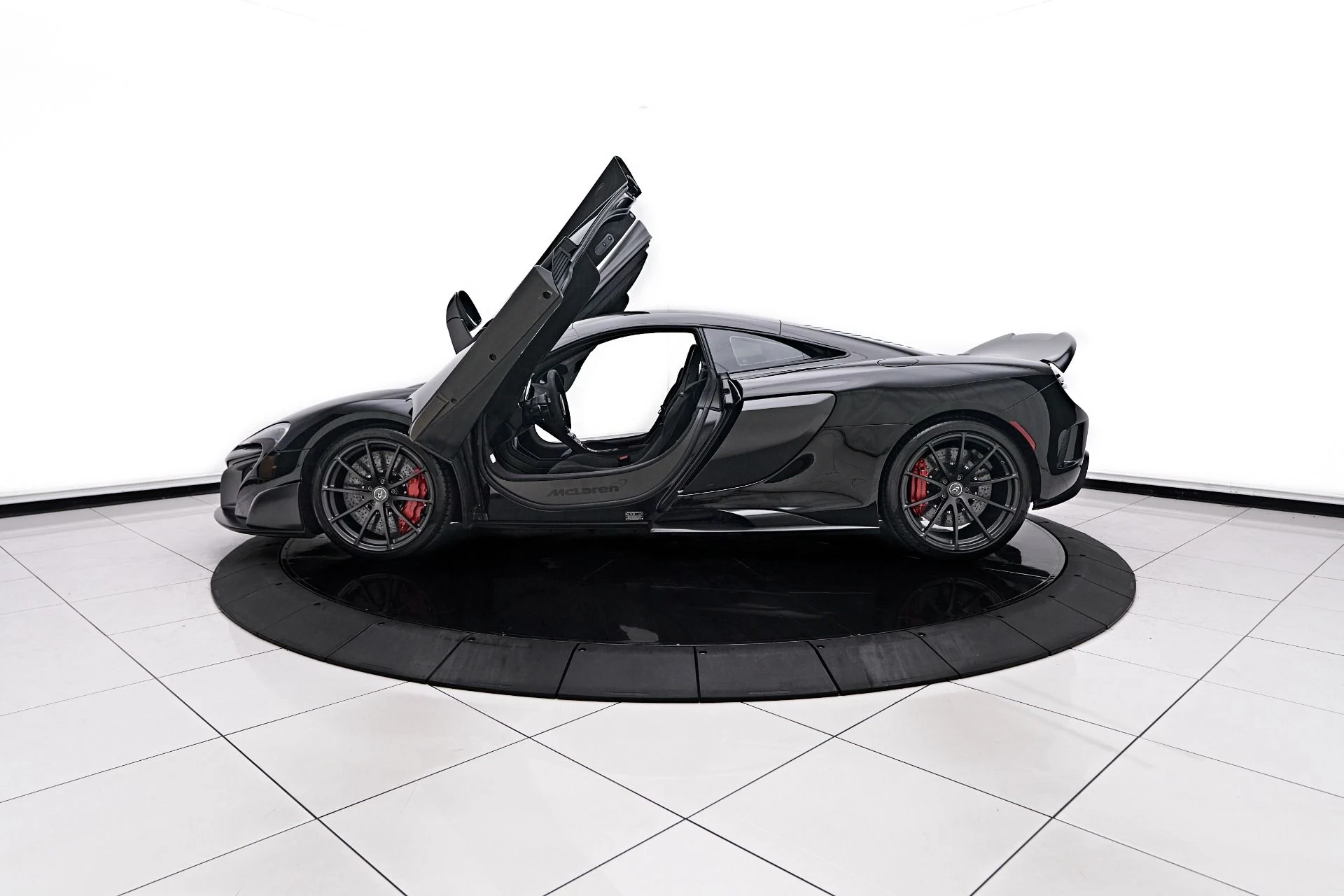 mph024_4170046496_Used_2016_Mc_Laren_675_LT_Base_1756862758_b005ffe6cd