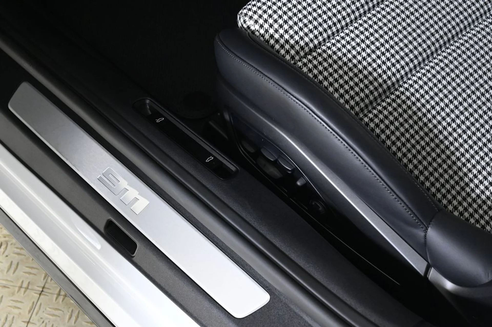 mph024_4178477074_68bf6d1fe76128523b7a5851acd1ae86x_27eb908301