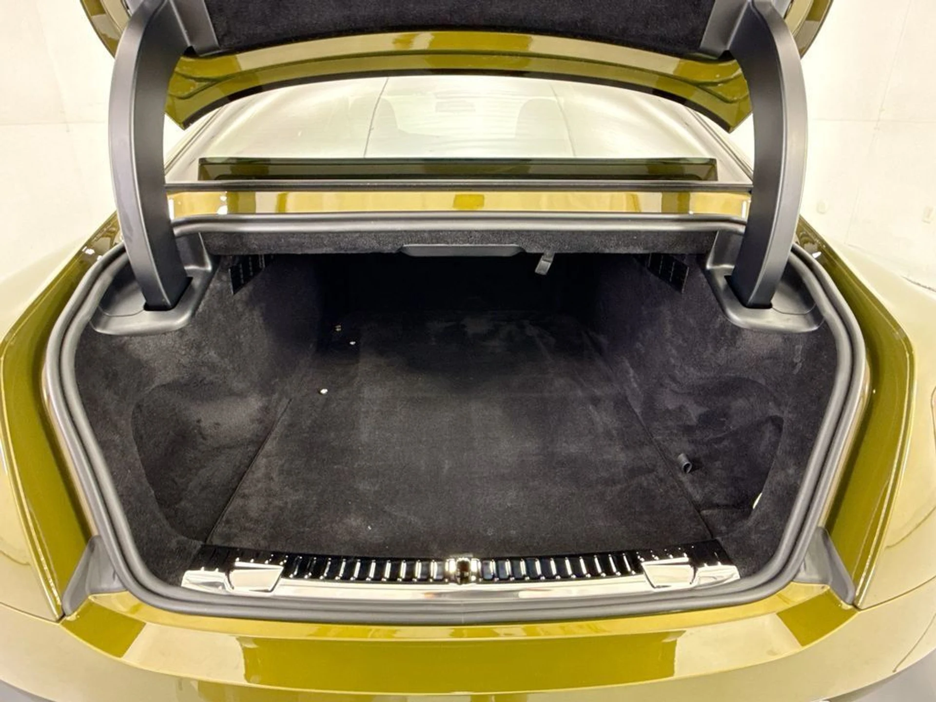 mph024_4181767817_used_2026_rolls_royce_spectre_coupe_8119_23019329_25_1024_9e87f92708