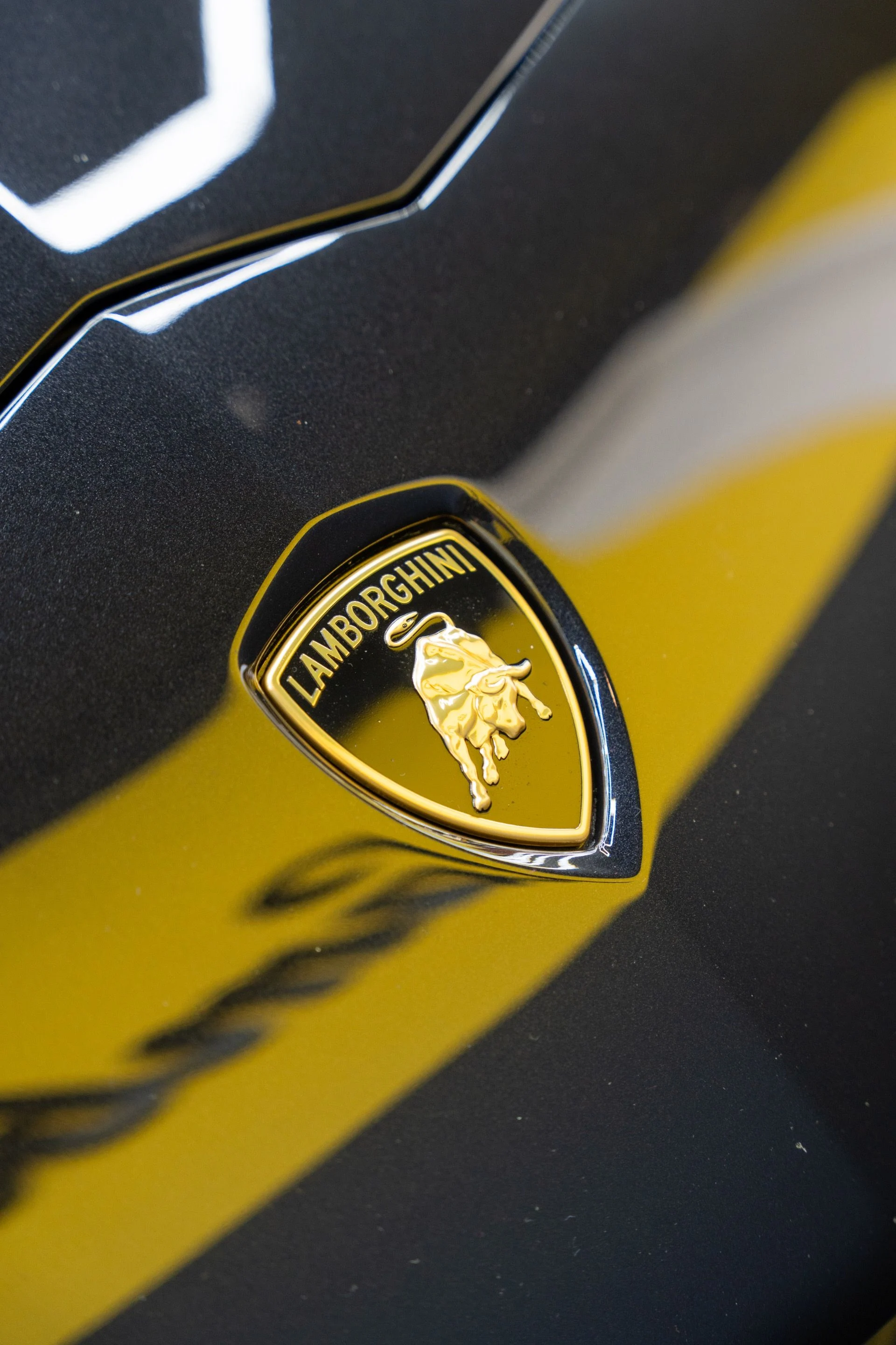 mph024_4183892463_Used_2018_Lamborghini_Aventador_LP_740_4_S_1792436167_4c9f00e8df
