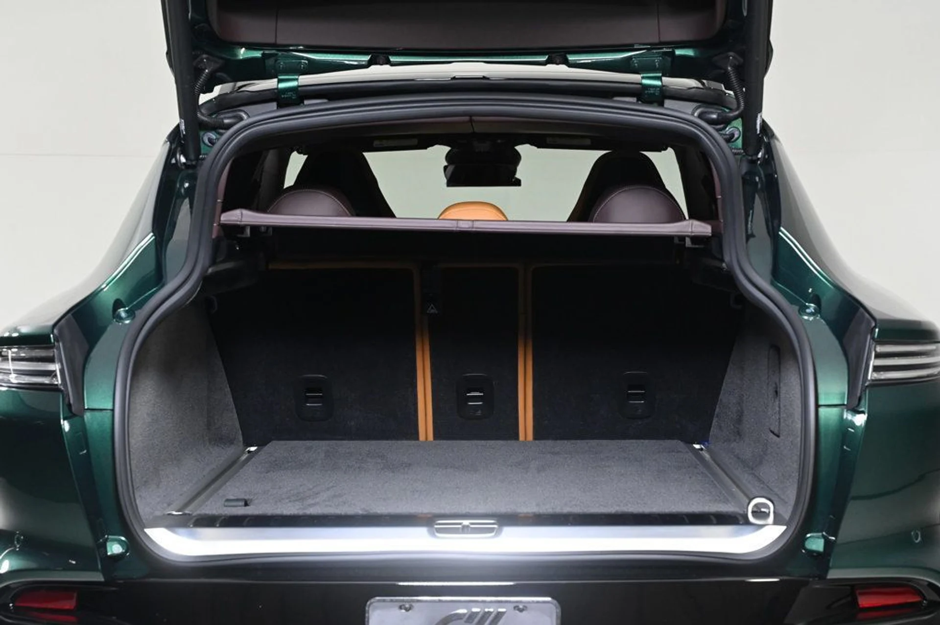 mph024_4185206028_new_2026_aston_martin_dbx_707awd_11350_22961642_24_1024_9e5ce46e1f