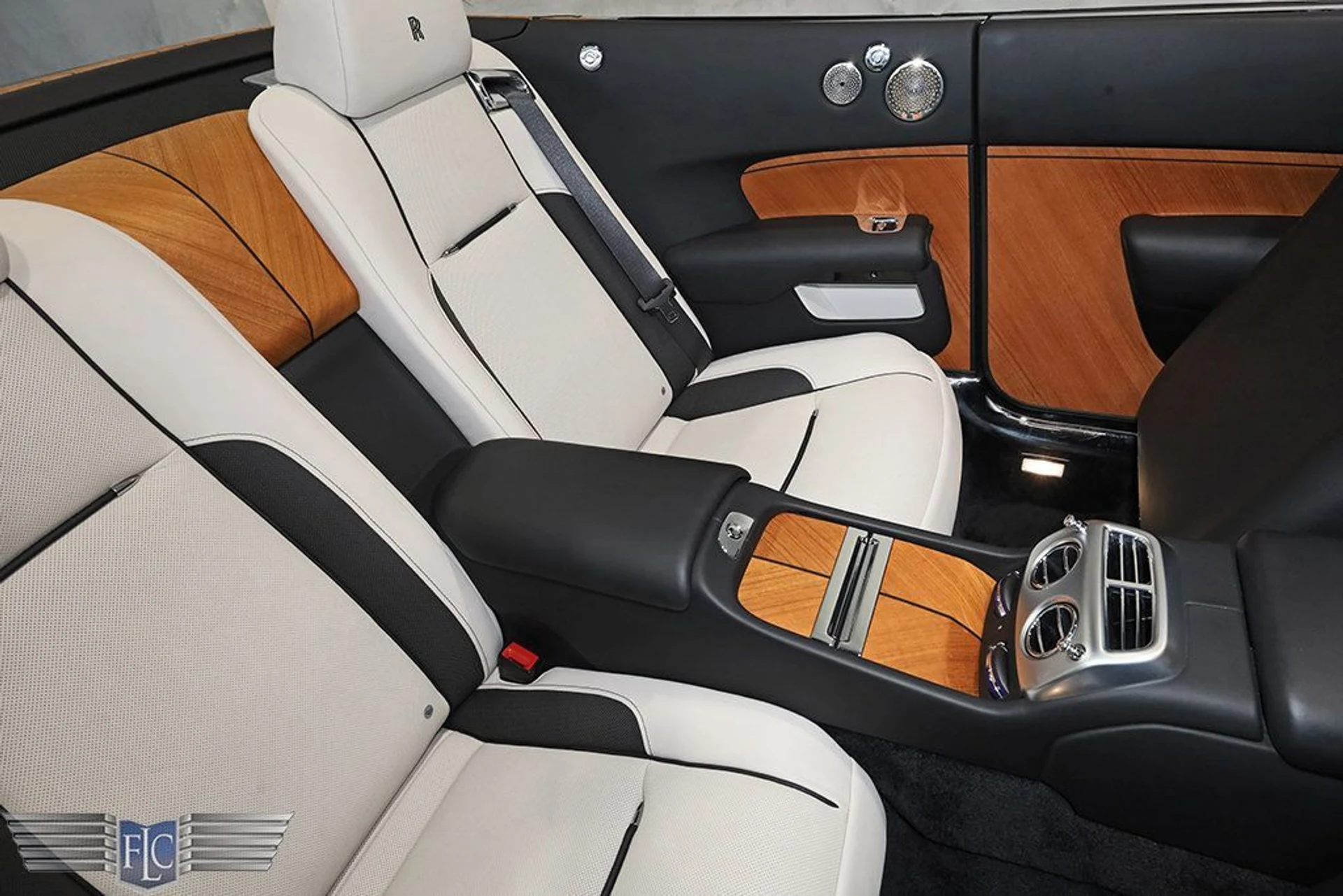 mph024_4199186149_used_2017_rolls_royce_dawn_convertible_9689_23039198_25_1024_b4f0c61e05