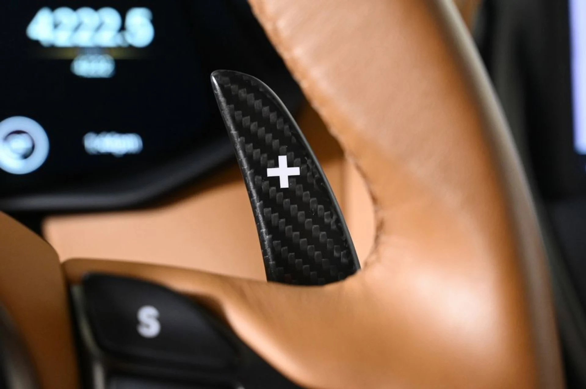 mph024_4230996986_used_2023_aston_martin_dbs_base_11350_22961606_24_1024_f625d87bab