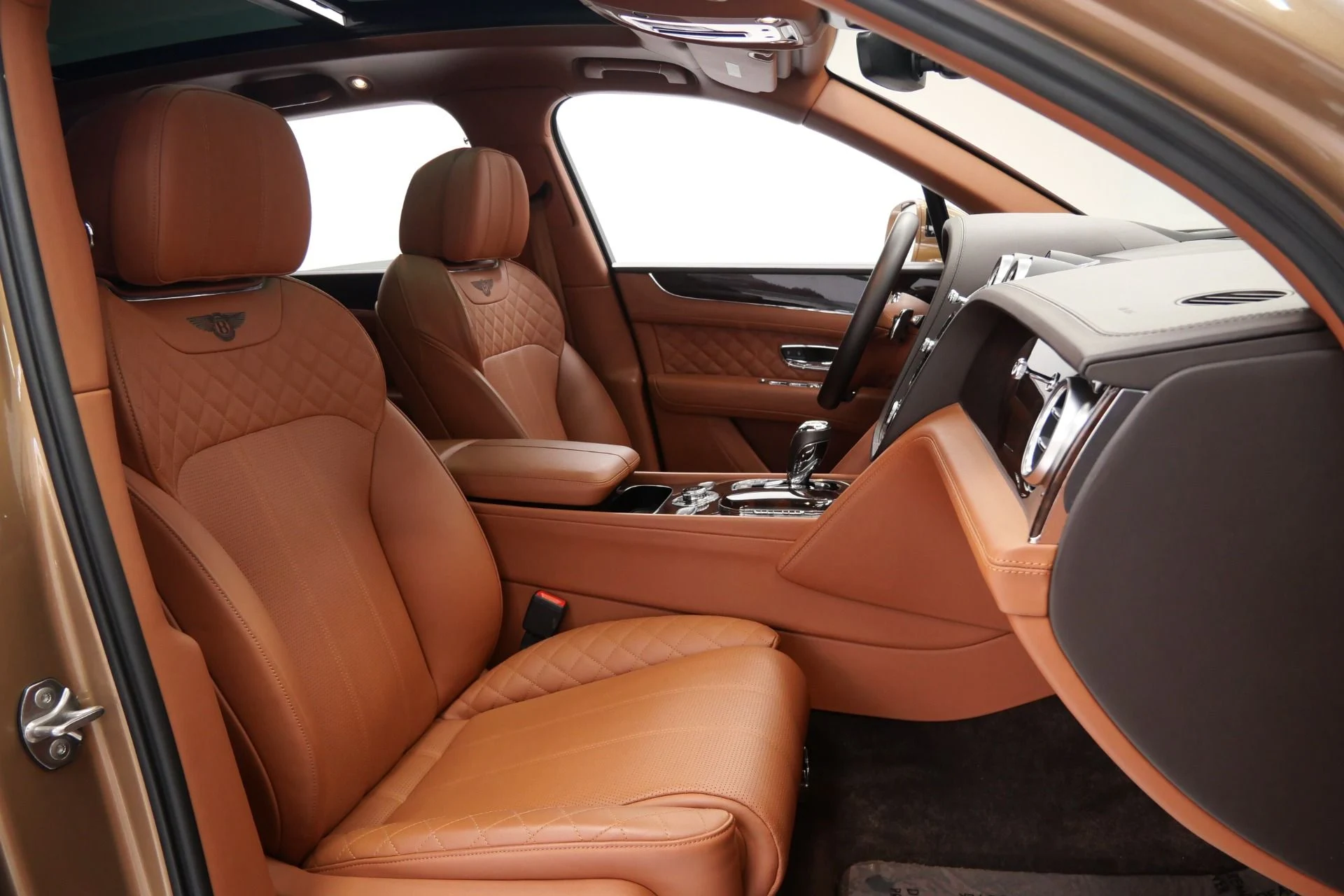 mph024_4236582051_Used_2017_Bentley_Bentayga_W12_Four_Seat_Comfort_Specification_with_Rear_Console_1776956660_5c445c8aff