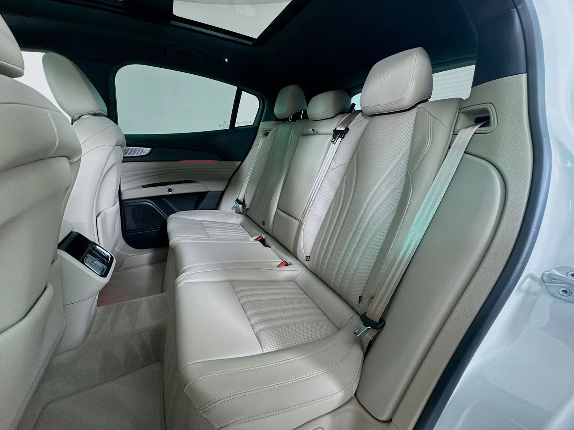 mph024_4255348381_44581061d81033a786d403093e0df795x_f235500dba