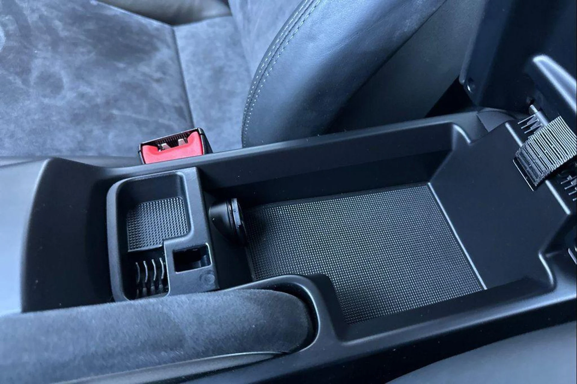 mph024_4256107386_W_y_Gm_Rcu_Xt_Sq_d_XK_Zy5yrkr7_V3_U_c748e1fc49