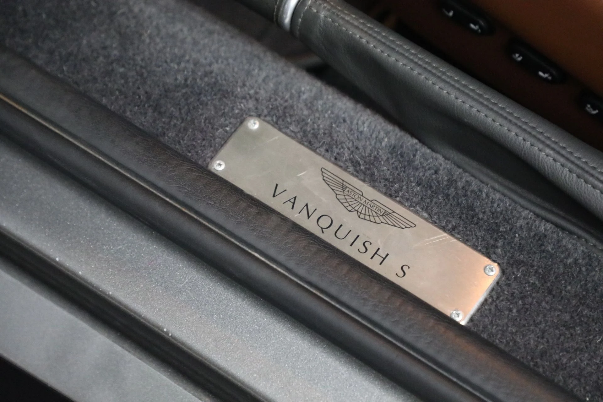 mph024_4256870626_Used_2006_Aston_Martin_V12_Vanquish_S_1792851745_86f6336927