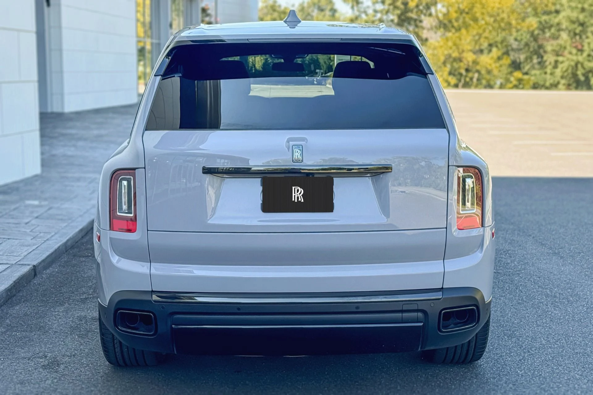 mph024_4260834379_Used_2022_Rolls_Royce_Black_Badge_Cullinan_1758544859_fb898516b3