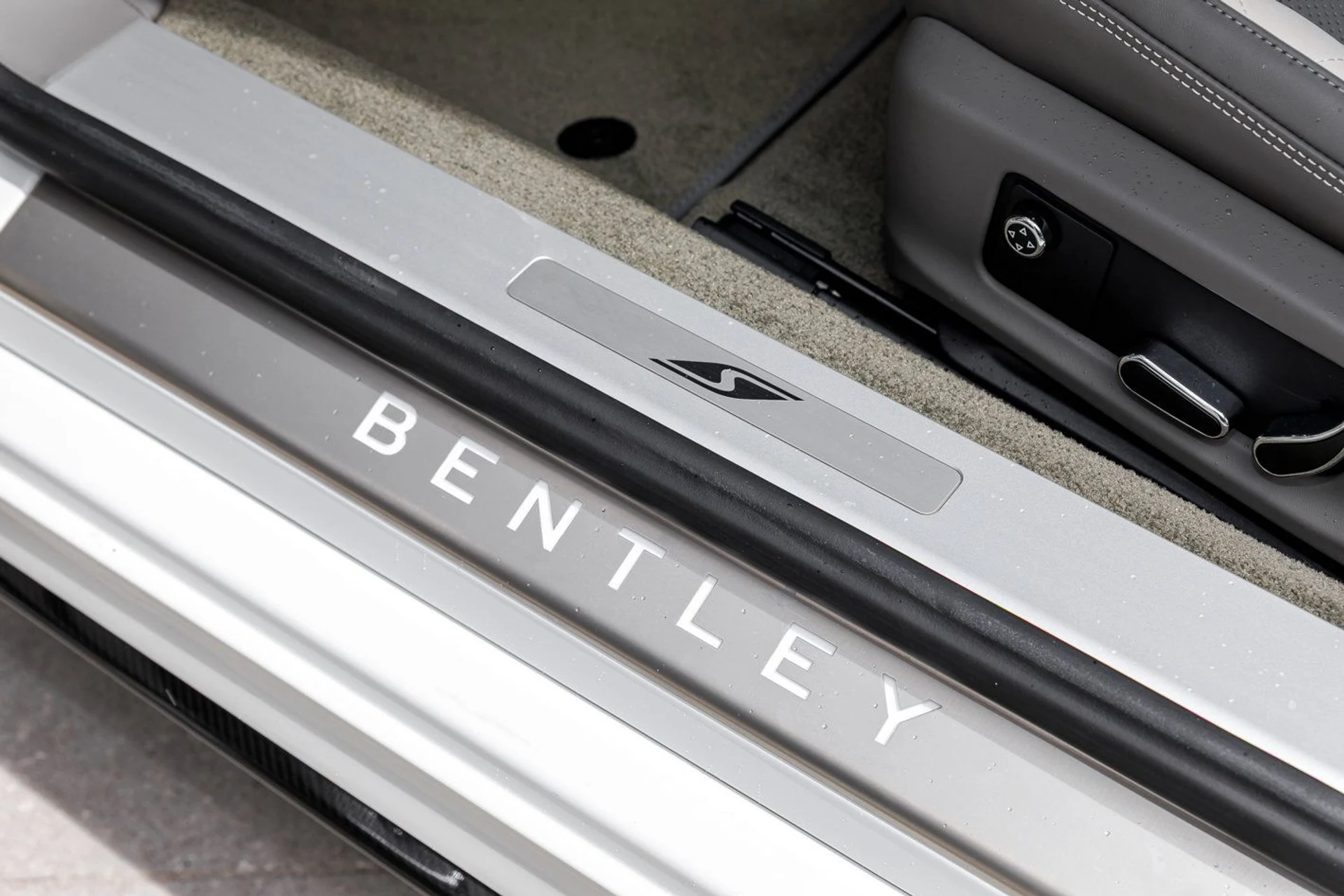 mph024_426238366_129331060b29a9e96f12ac68cd5b8ff7x_2aa559ee91