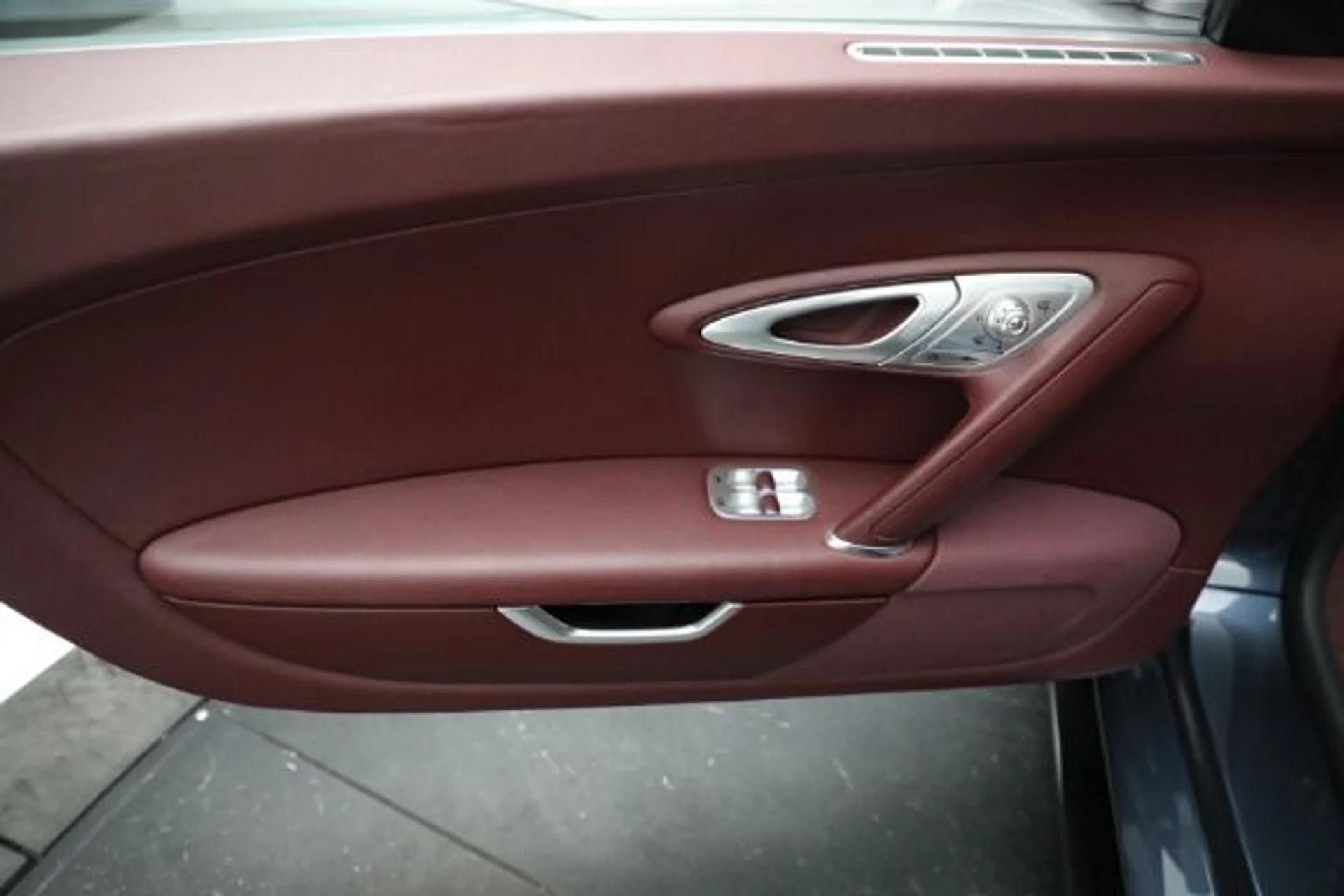 mph024_4291307519_Used_2006_Bugatti_Veyron_164_4bb1431977