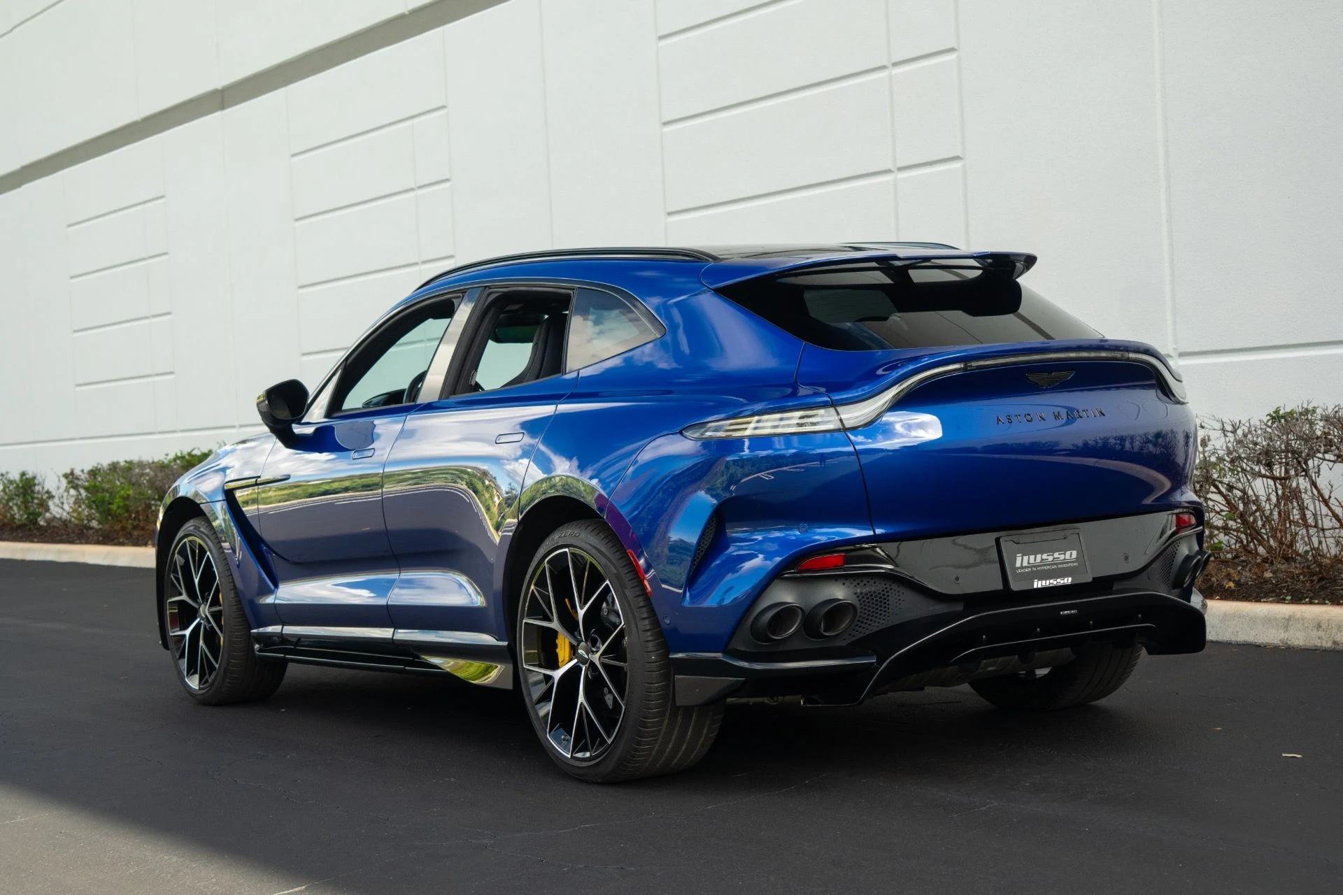 mph024_429549293_Used_2025_Aston_Martin_DBX_707_1764700714_2034304a05