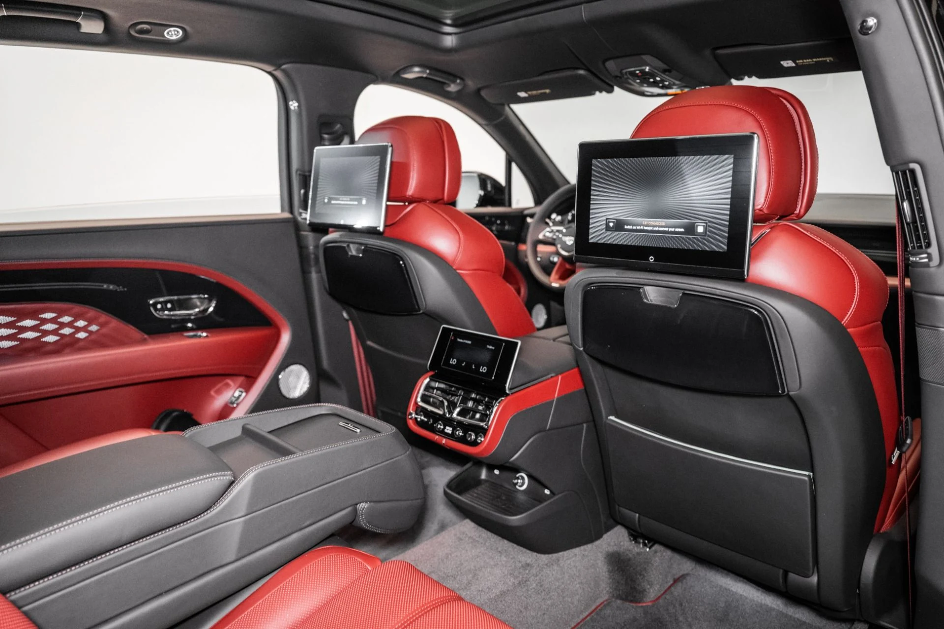 mph024_437214377_New_2025_Bentley_BENTAYGA_EWB_AZURE_V8_Azure_V8_1749659689_2aad9c5964