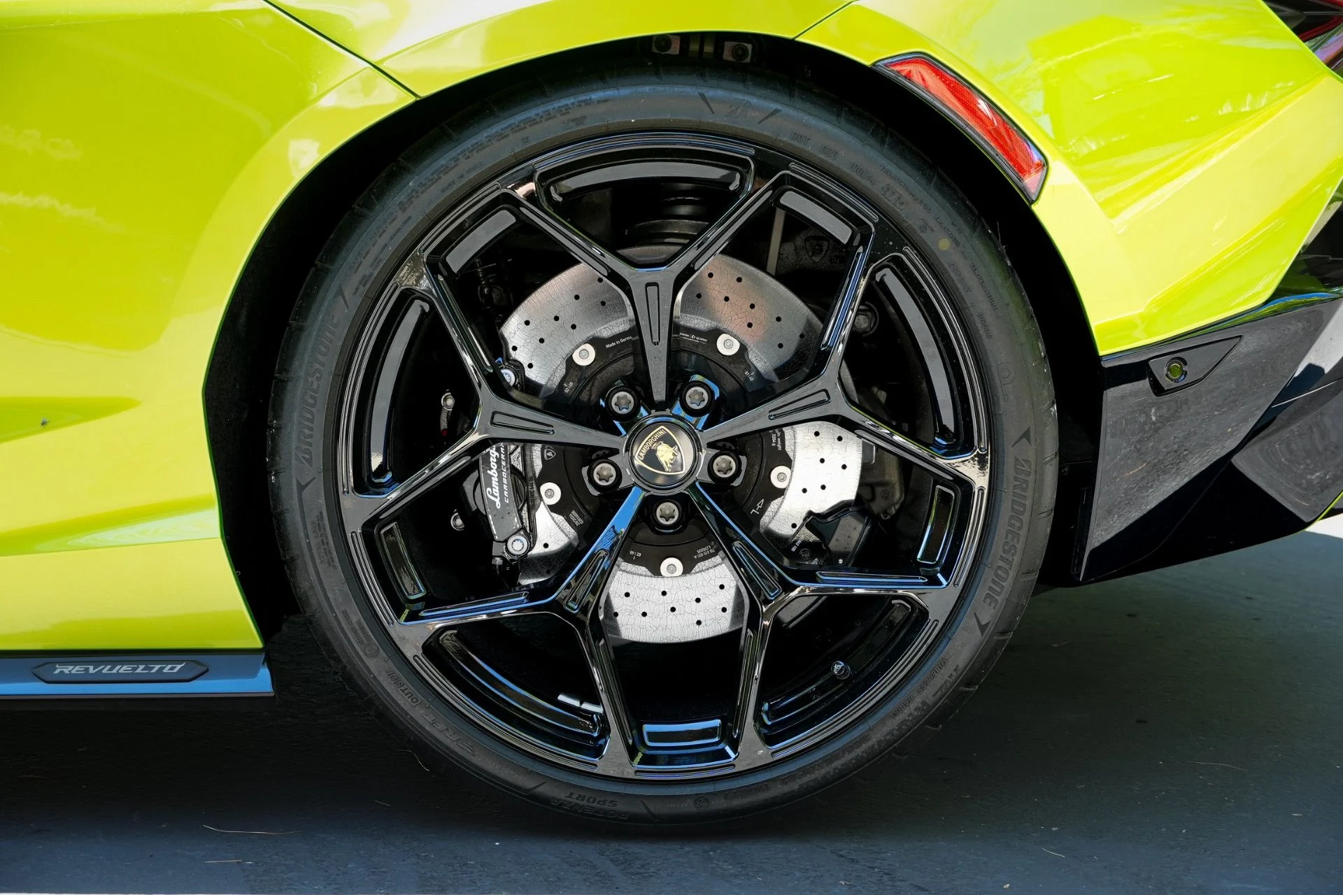 mph024_437437456_Used_2025_Lamborghini_Revuelto_1781291405_e504bbb6ab