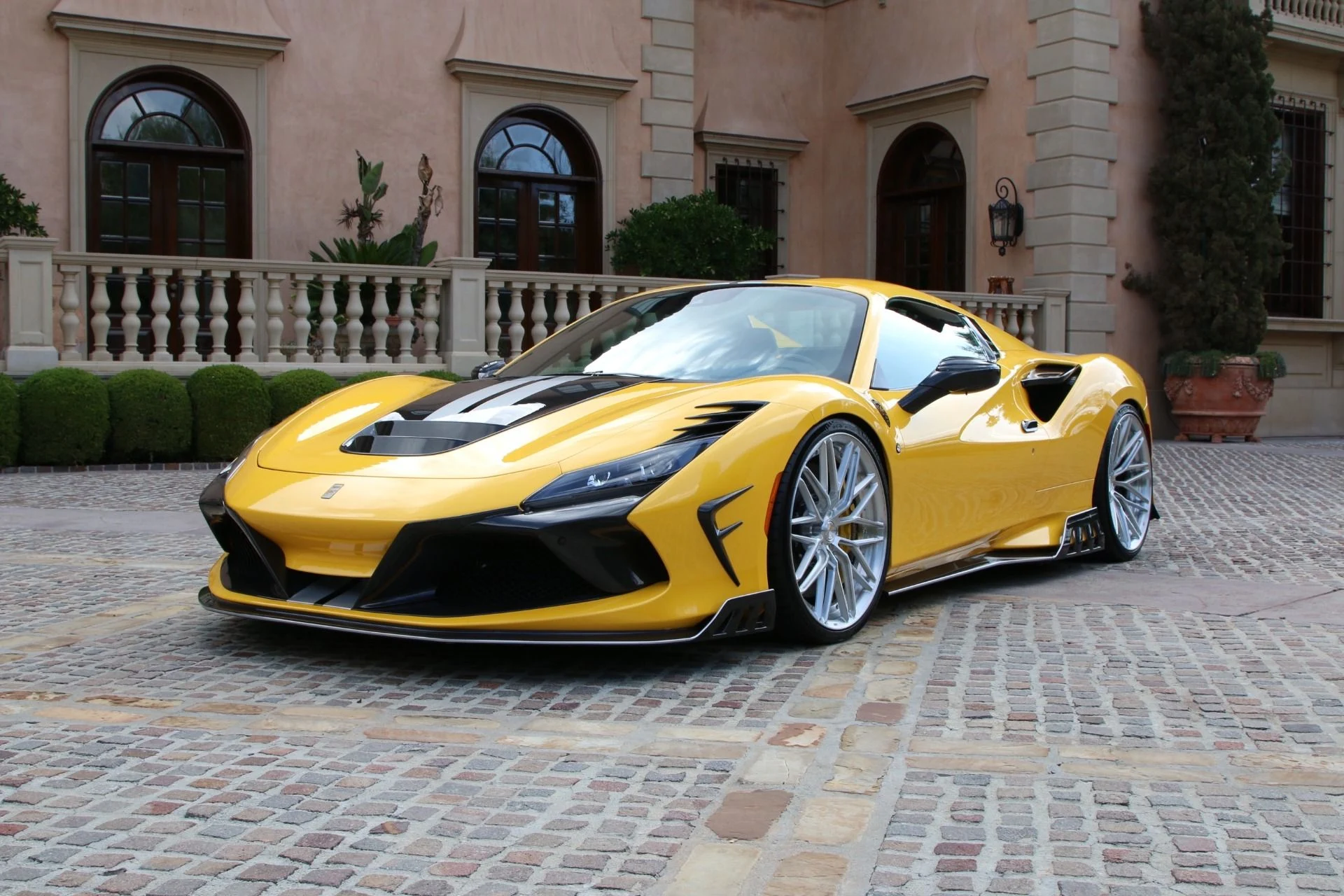mph024_439231145_Used_2021_Ferrari_F8_Spider_1759268156_a324119970