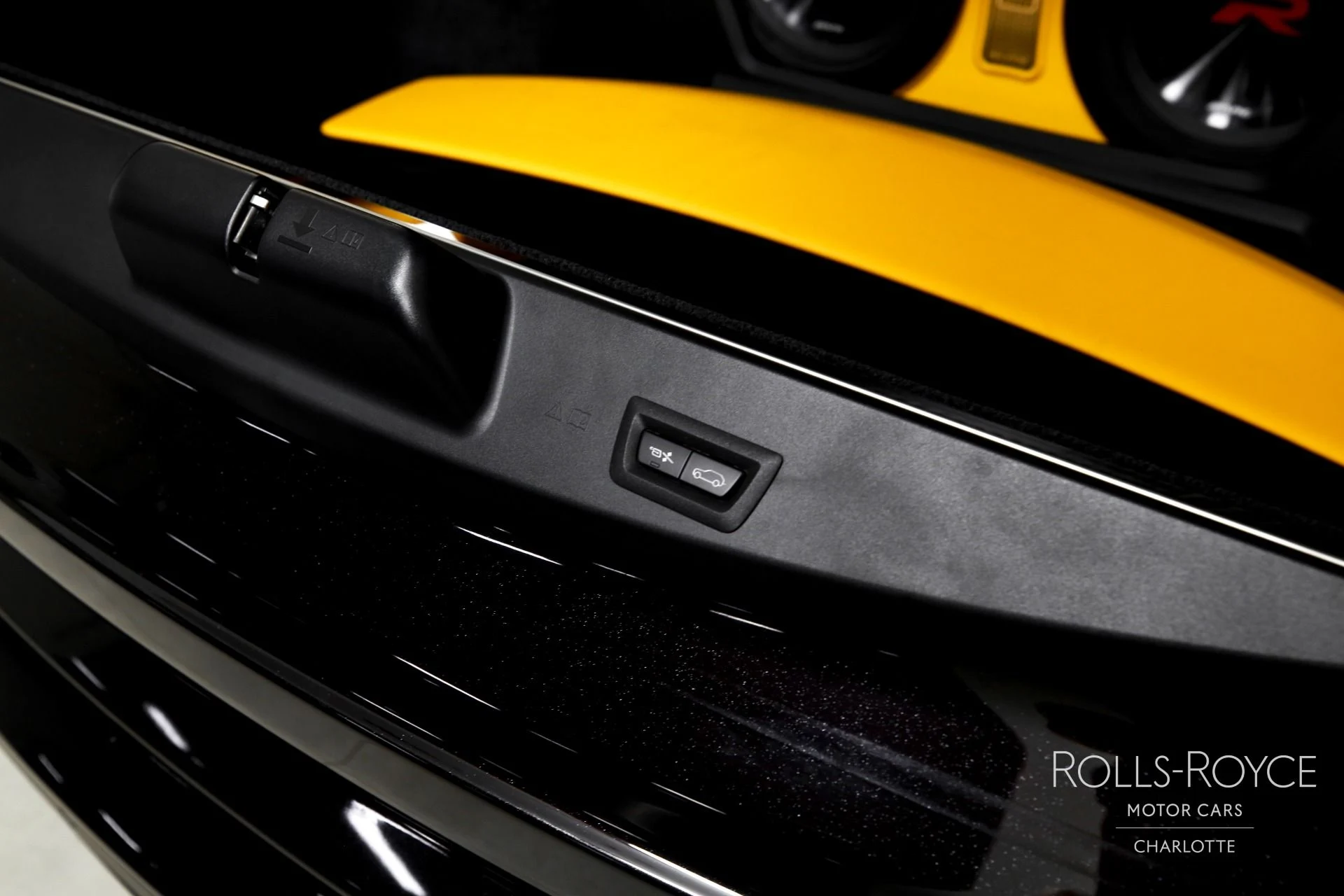 mph024_4409559_Used_2023_Rolls_Royce_Black_Badge_Cullinan_1767375090_ecc40d743b