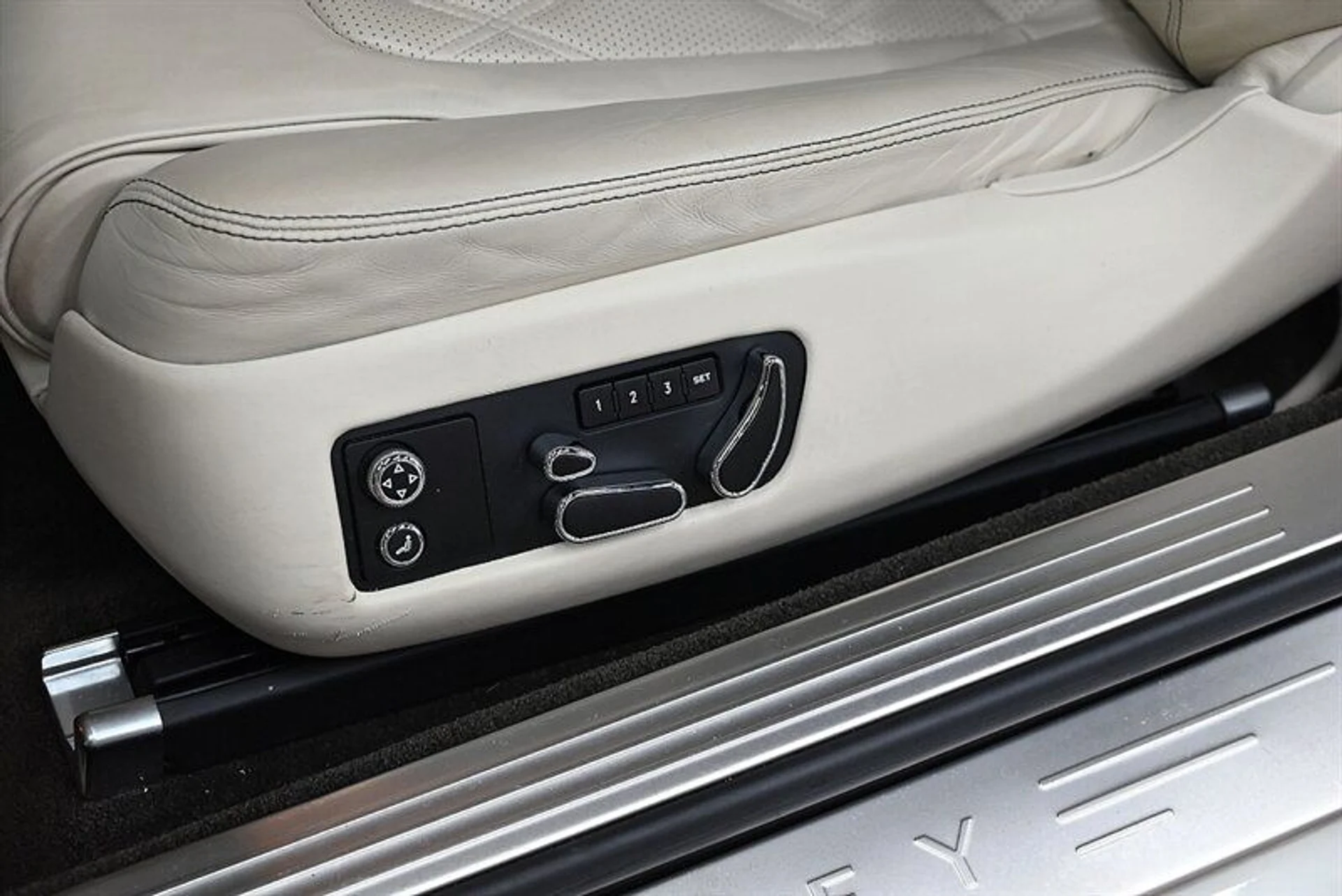 mph024_4465907_1574073d28_800_2e744036a4