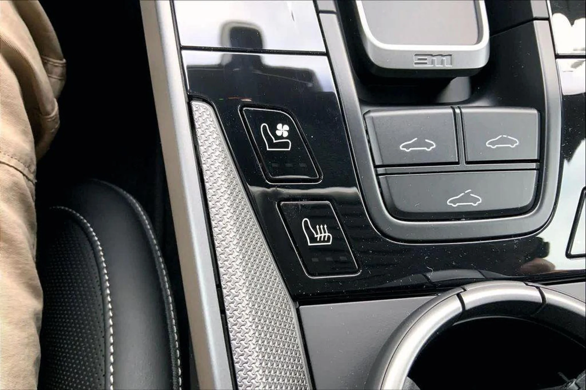 mph024_455375419_kx300_Ip_Cc_URYOLAW_3_HYH_1xn_U7_A_2c3743af2b