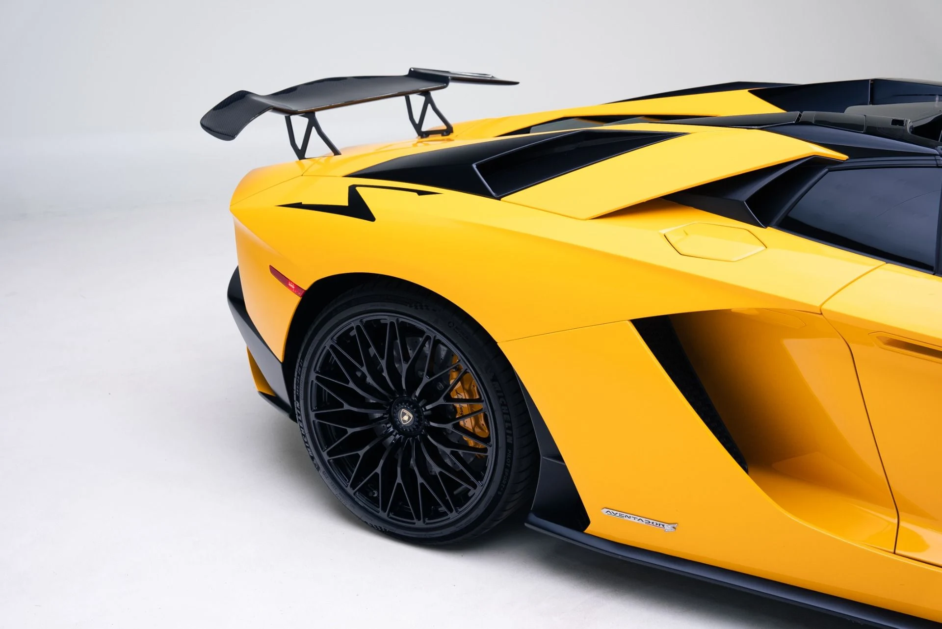 mph024_466085416_Used_2018_Lamborghini_Aventador_Roadster_LP_740_4_S_1767990844_a60b1195a8