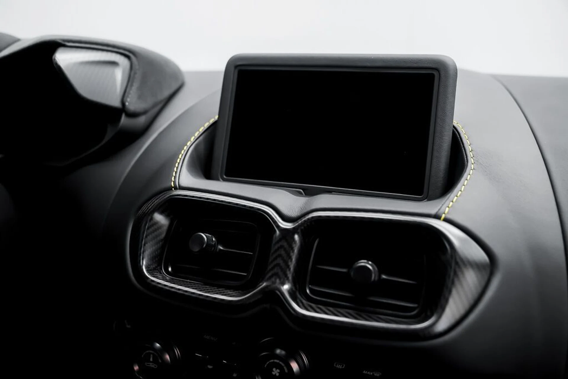 mph024_467359391_aston_martin_vantage_2023_jpg_v_1773863537_545b6b5369