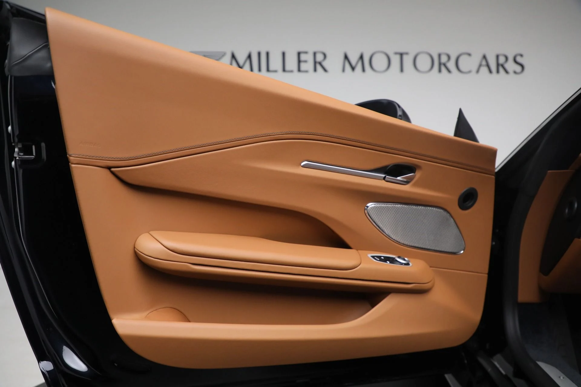 mph024_480342643_New_2026_Aston_Martin_Vantage_Roadster_1762206588_6e39db6e06