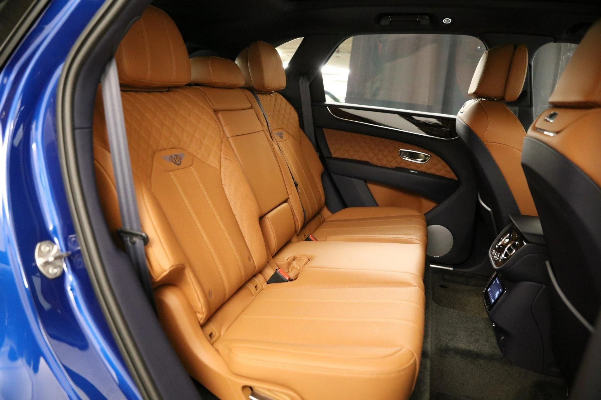 mph024_48168940_Used_2022_Bentley_Bentayga_V8_1678278183_2c89146a03