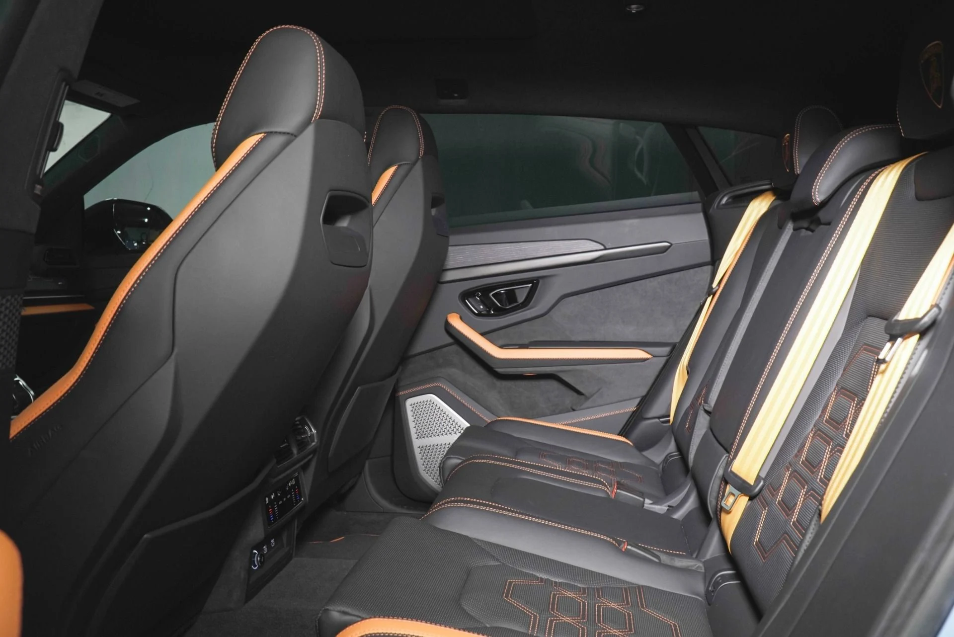mph024_483484375_Used_2025_Lamborghini_Urus_SE_1781248569_04264648ee