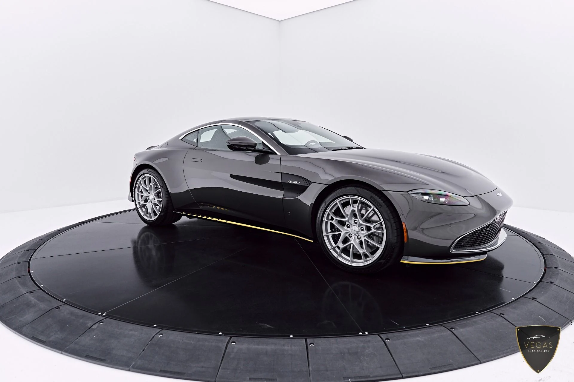 mph024_48529406_Used_2021_Aston_Martin_Vantage_Base_1785210169_d211754a7d