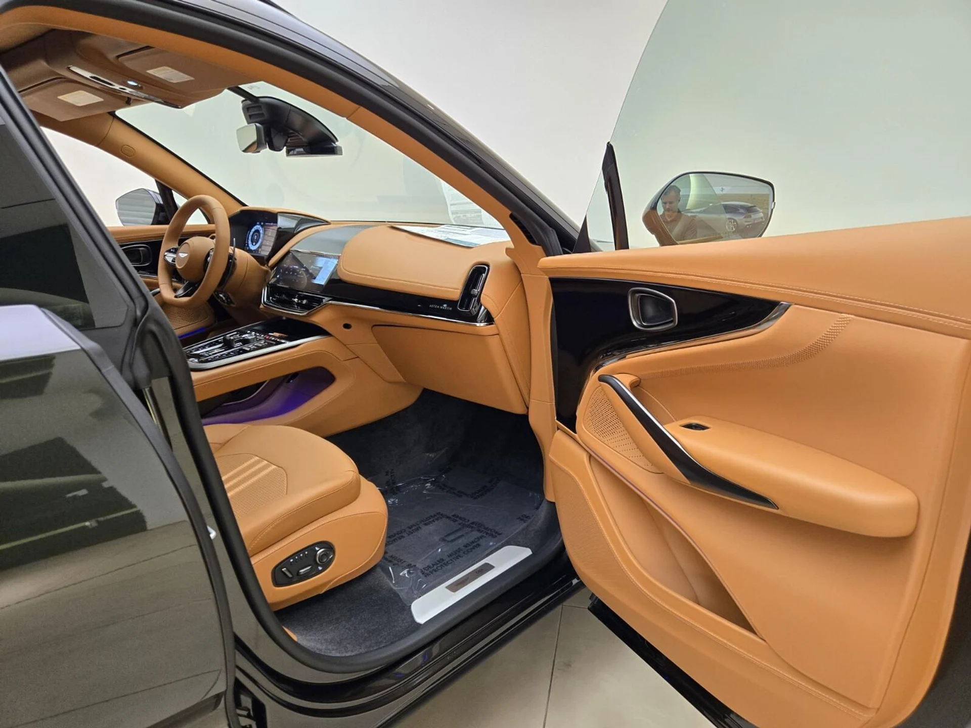 mph024_497200059_New_2026_Aston_Martin_DBX_707_1761371607_74e1786cb3