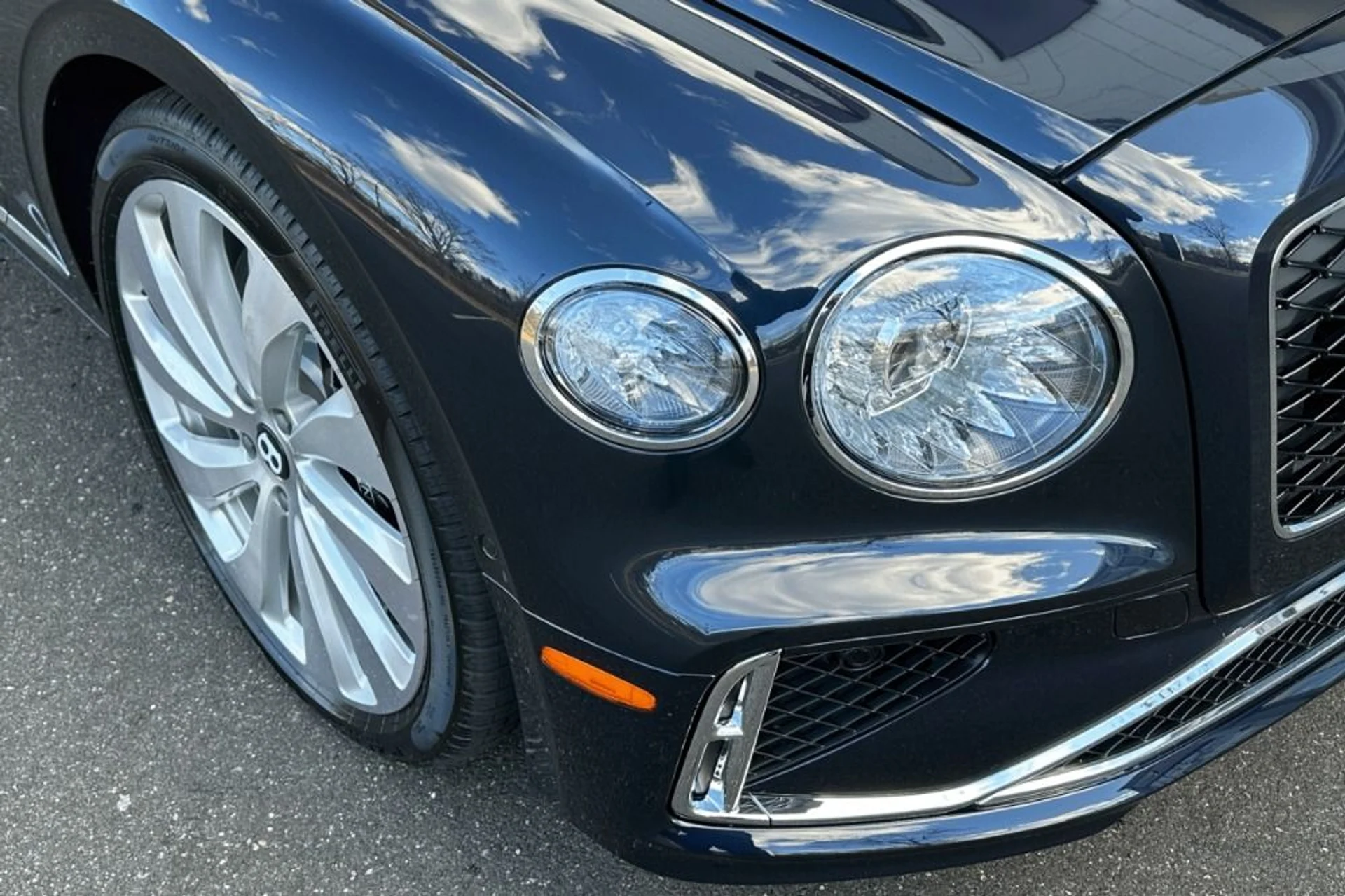 mph024_503543323_New_2026_Bentley_Flying_Spur_1765792649_7245e4b319