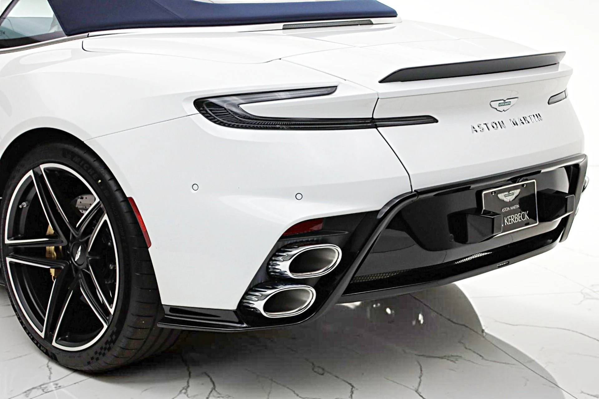 mph024_503640794_New_2026_Aston_Martin_DB_12_S_Volante_1d31fad1f3