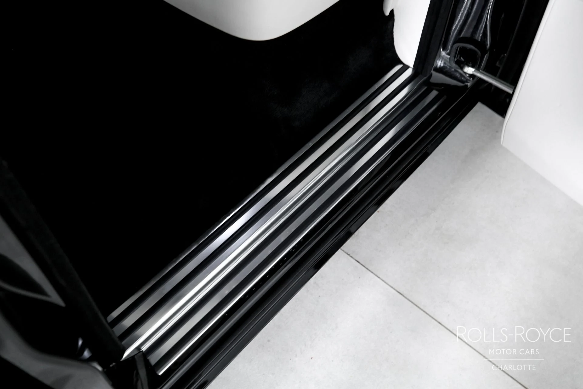 mph024_509643088_Used_2025_Rolls_Royce_Phantom_1767376203_55915ba4ba