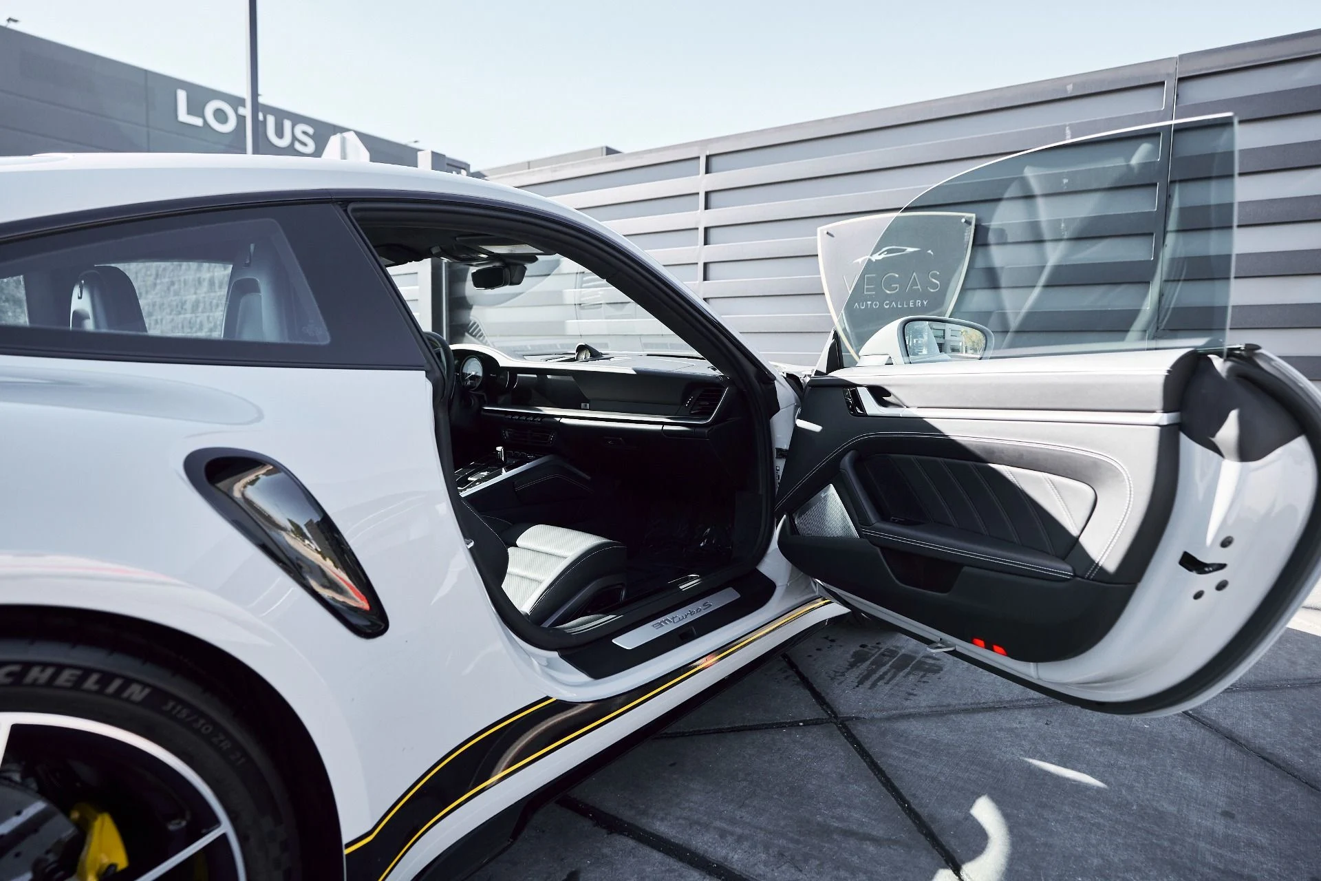 mph024_522449402_Used_2021_Porsche_911_Turbo_S_1765592931_570b4e7d38