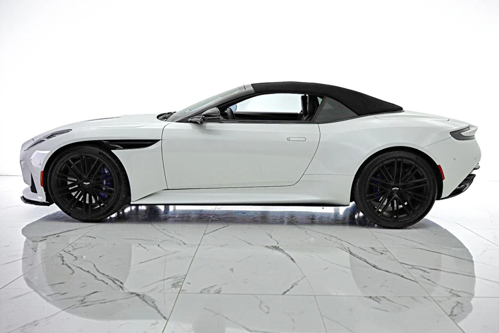 mph024_526193194_Used_2024_Aston_Martin_DB_12_Volante_87a7b77a09