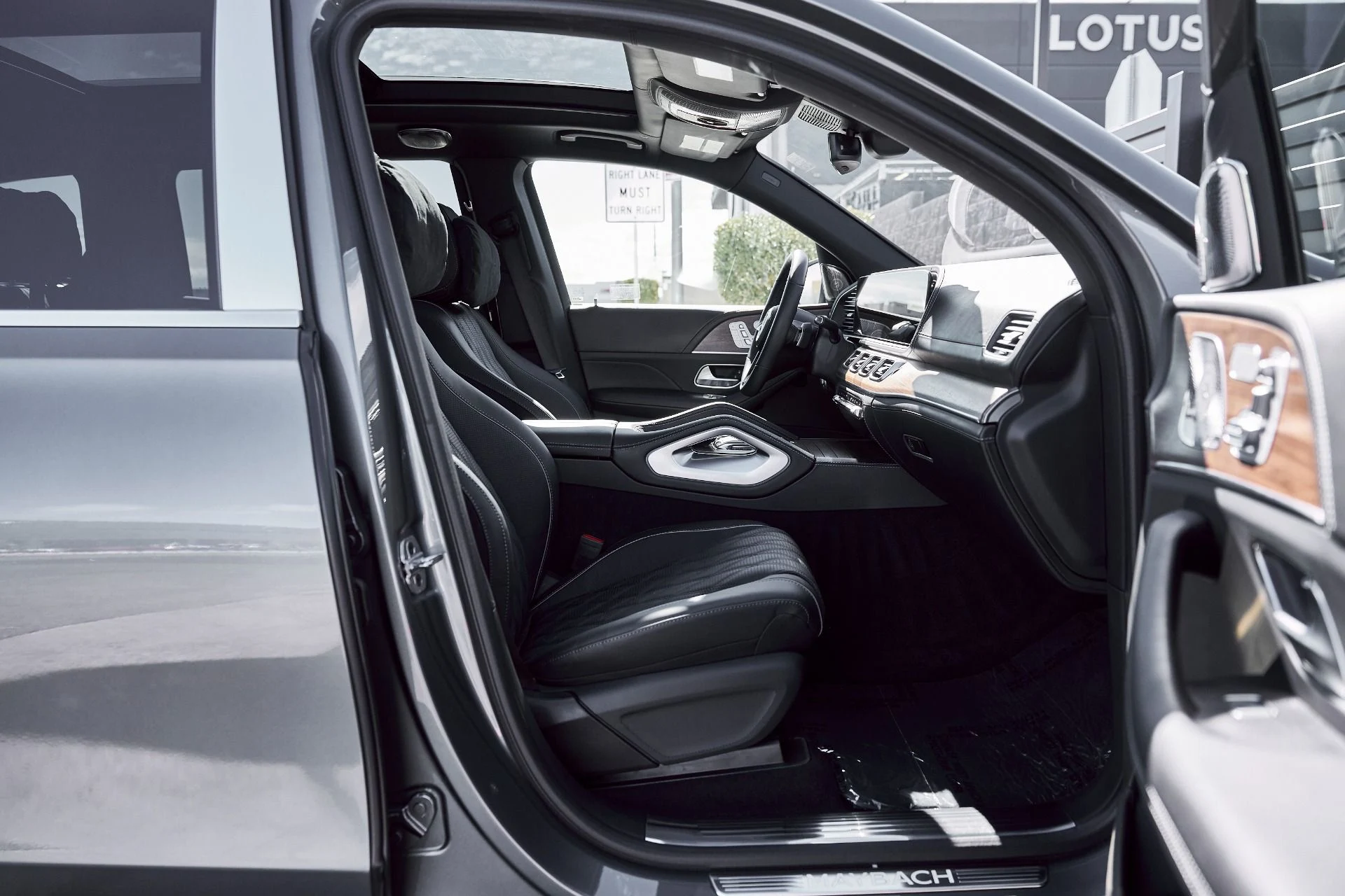 mph024_529717753_Used_2025_Mercedes_Benz_GLS_Maybach_GLS_600_1771467900_225f849580