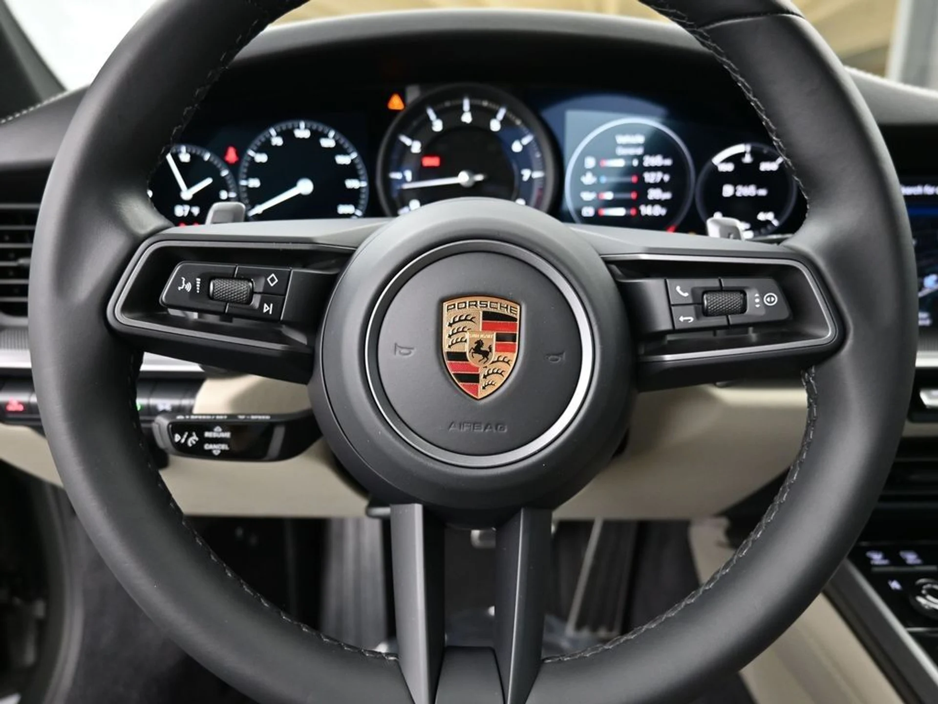 mph024_530235994_53ab075bc618bf04bcd372d8923fcac0_6ba51090d5