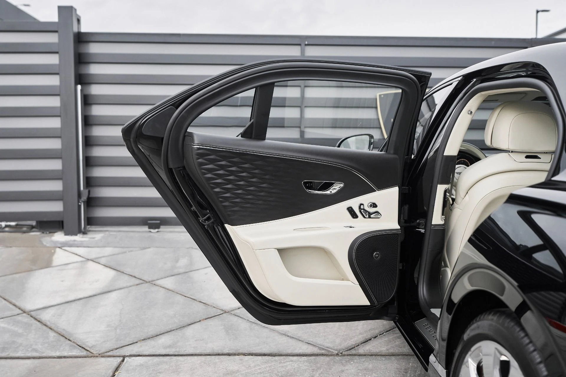 mph024_534412461_Used_2022_Bentley_Flying_Spur_V8_1763502793_263badc84d