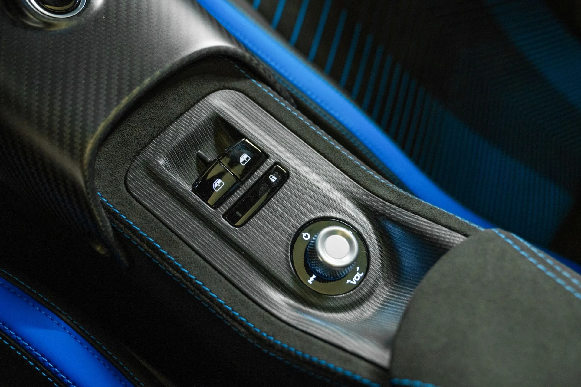 mph024_540805129_Used_2023_Maserati_MC_20_Cielo_193_Miles_Fuoriserie_Color_Interior_Carbon_Fiber_Package_1770741593_f0e109b458