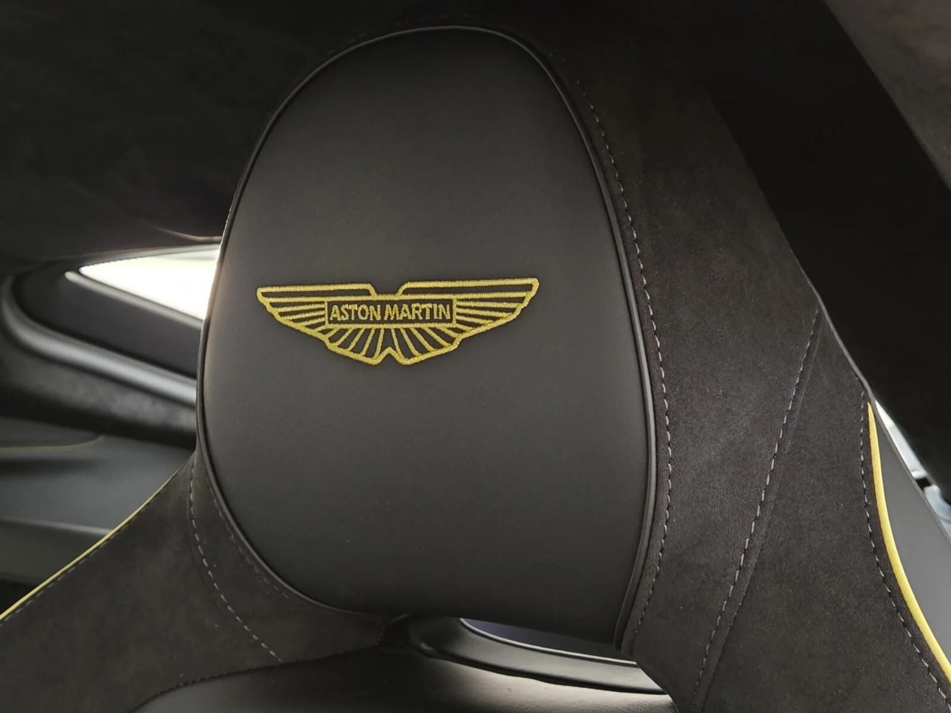 mph024_545340363_New_2026_Aston_Martin_Vantage_S_1775539084_ea438aae27