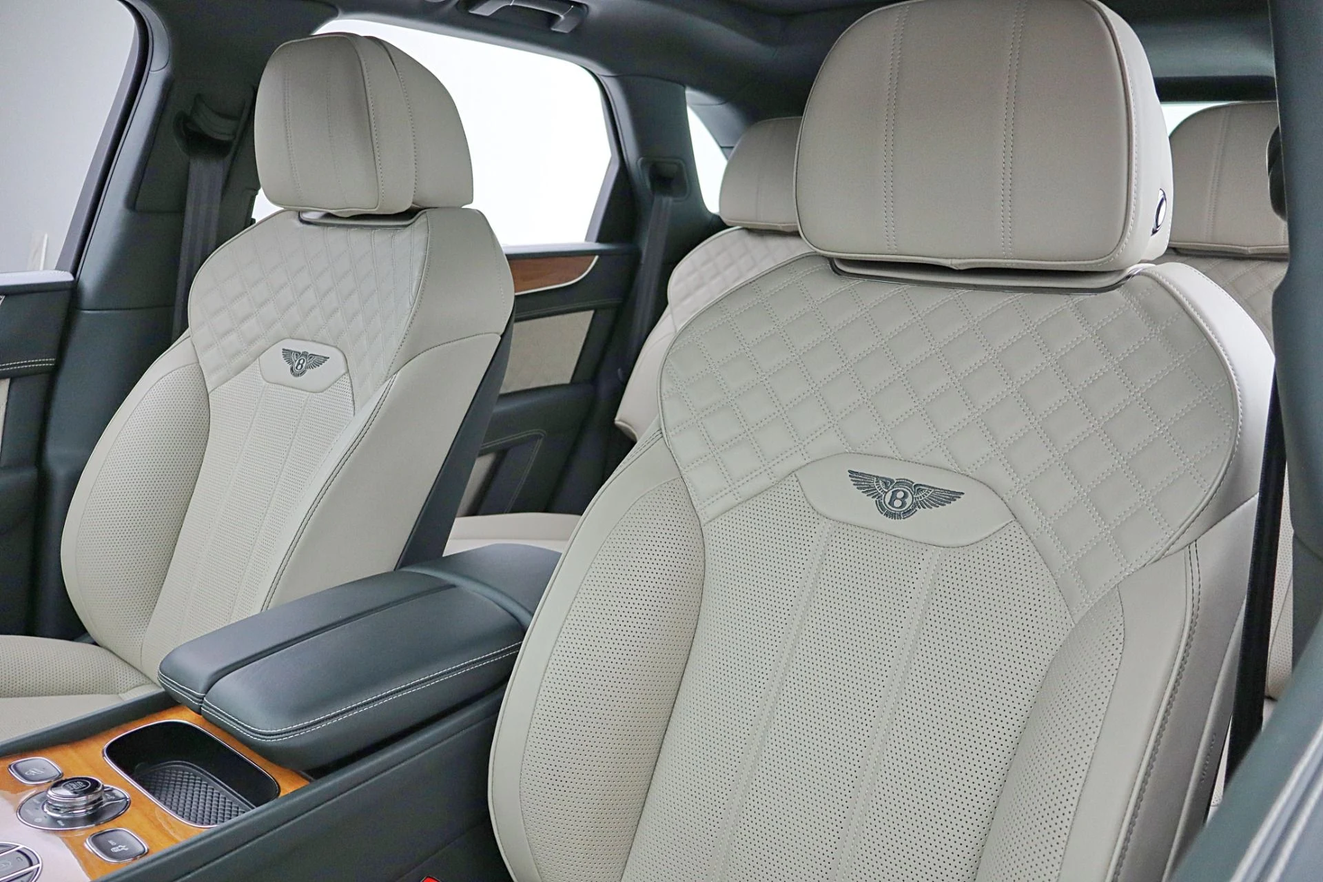 mph024_55145846_Used_2023_Bentley_Bentayga_Azure_V8_a62f8baddb