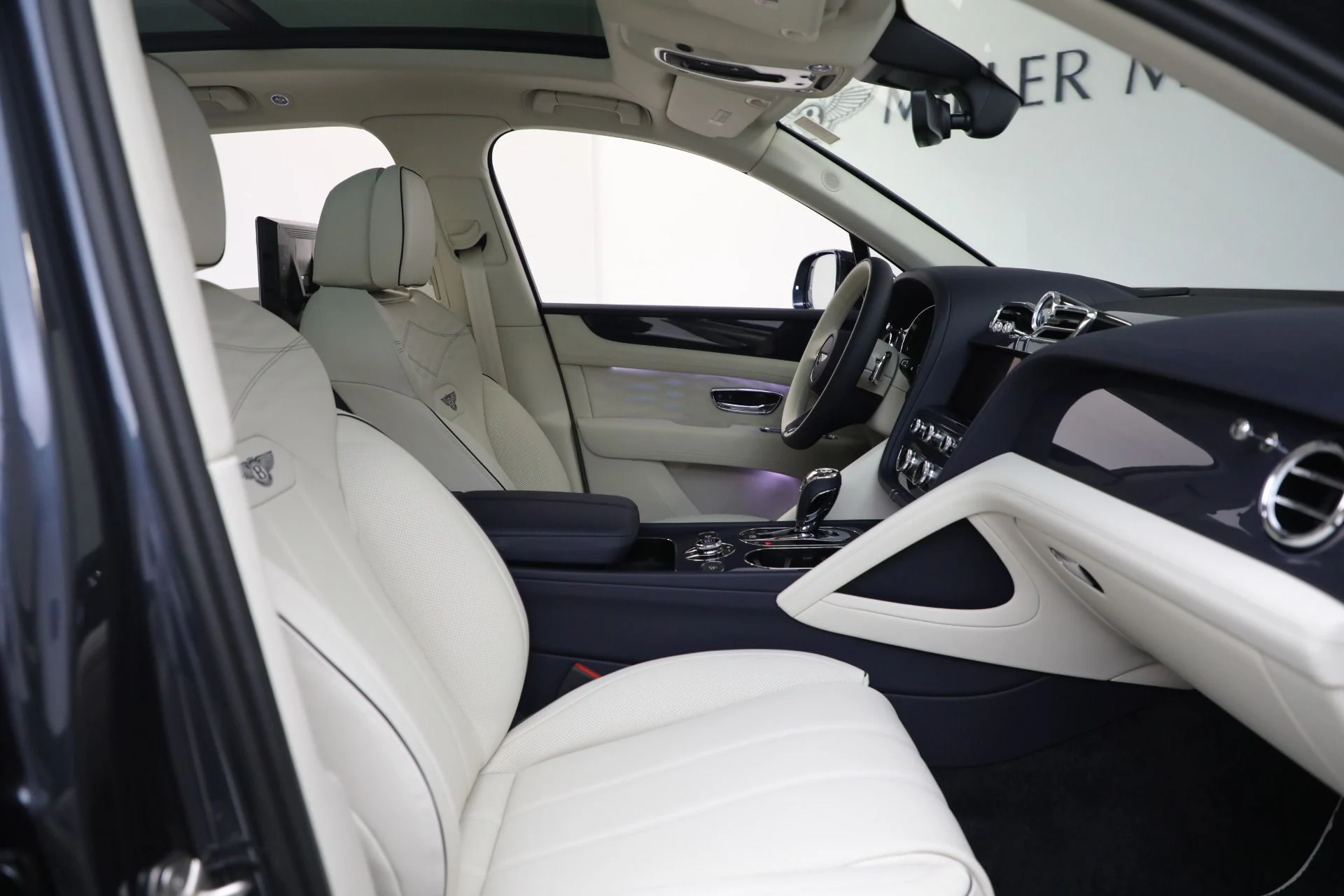 mph024_562137505_New_2025_Bentley_Bentayga_Atelier_Edition_V8_7e97a17399