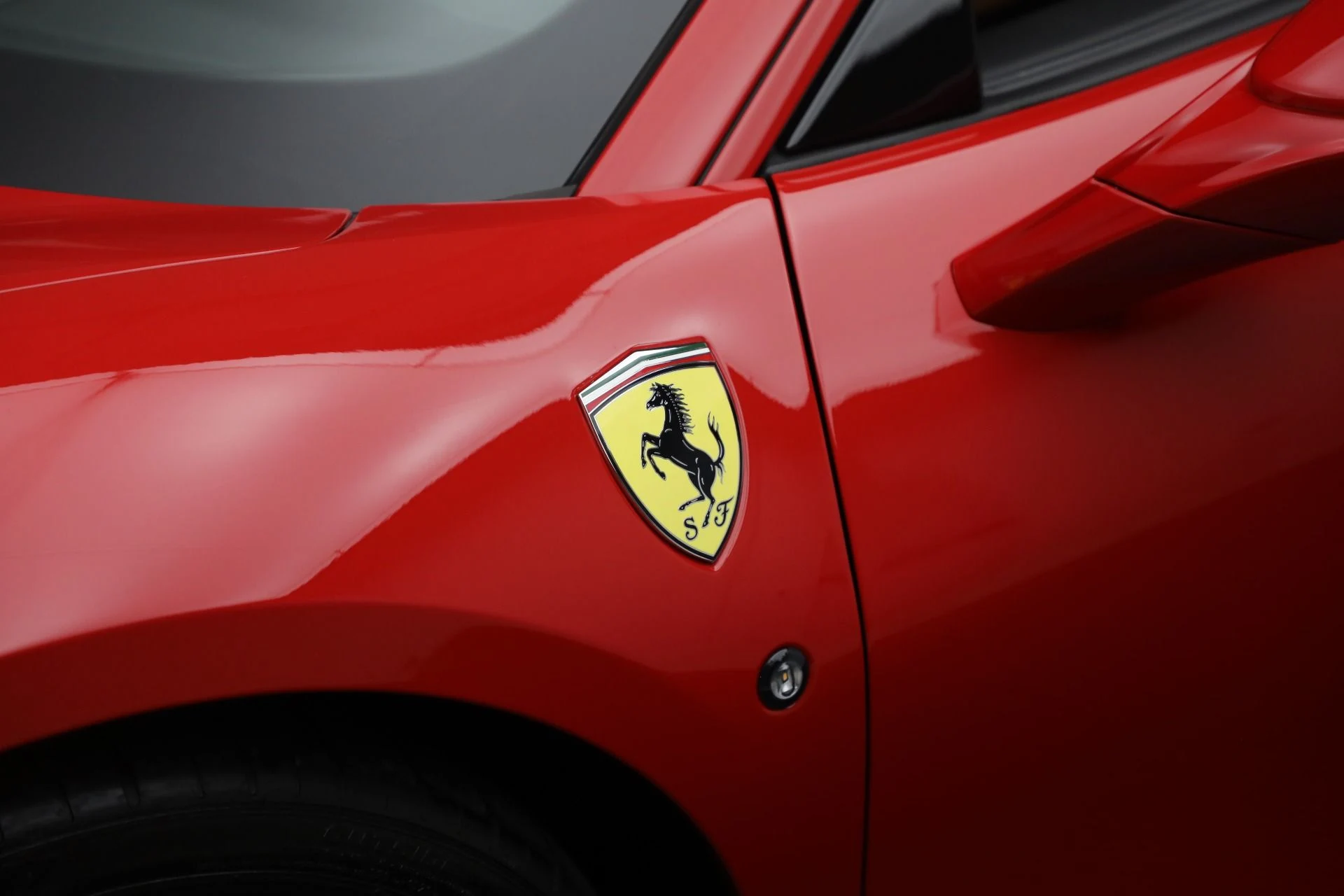 mph024_564126456_Used_2020_Ferrari_F8_Tributo_1762634390_4c46eaf84e