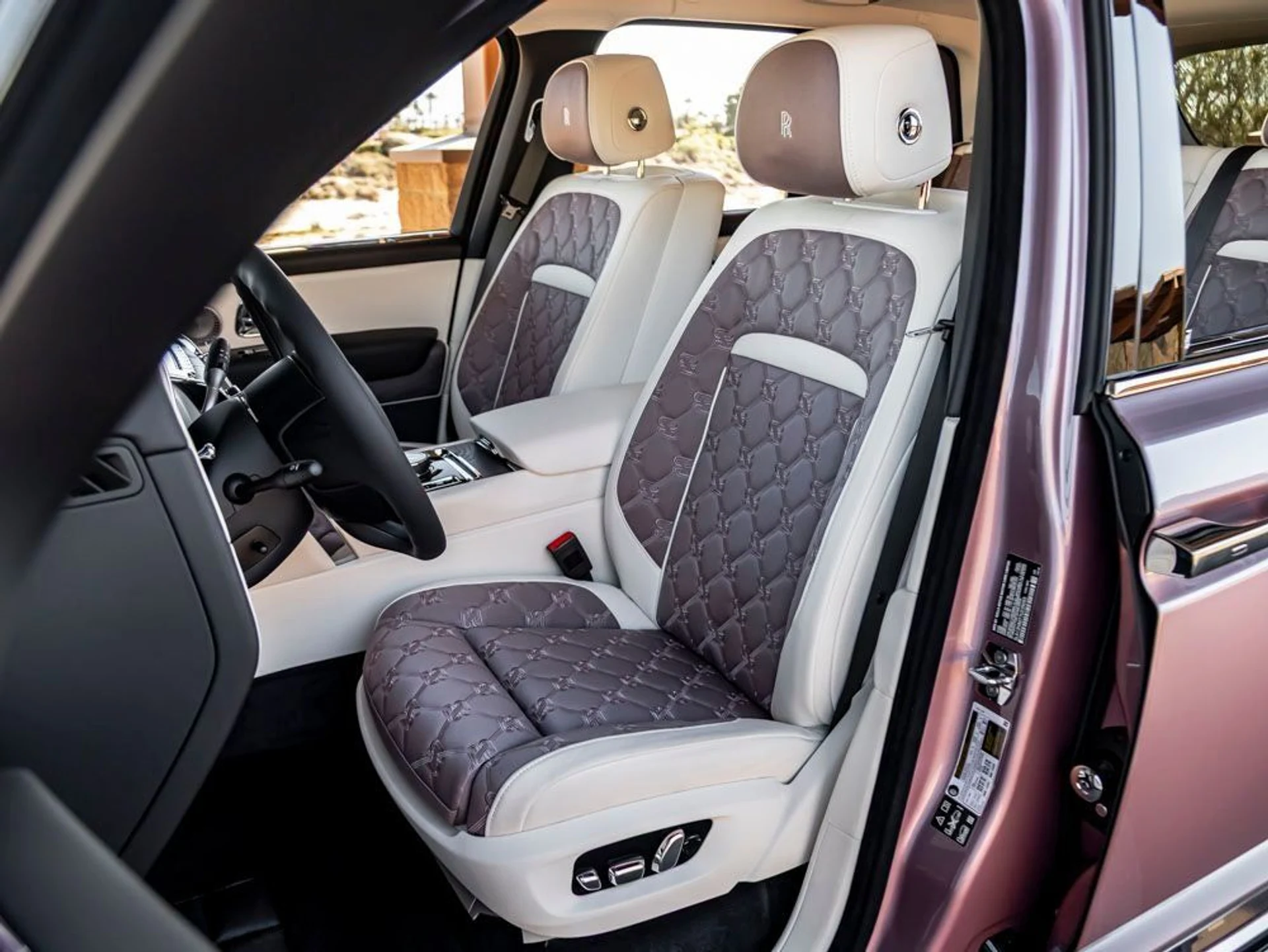 mph024_564134510_25_6e9f0b3027