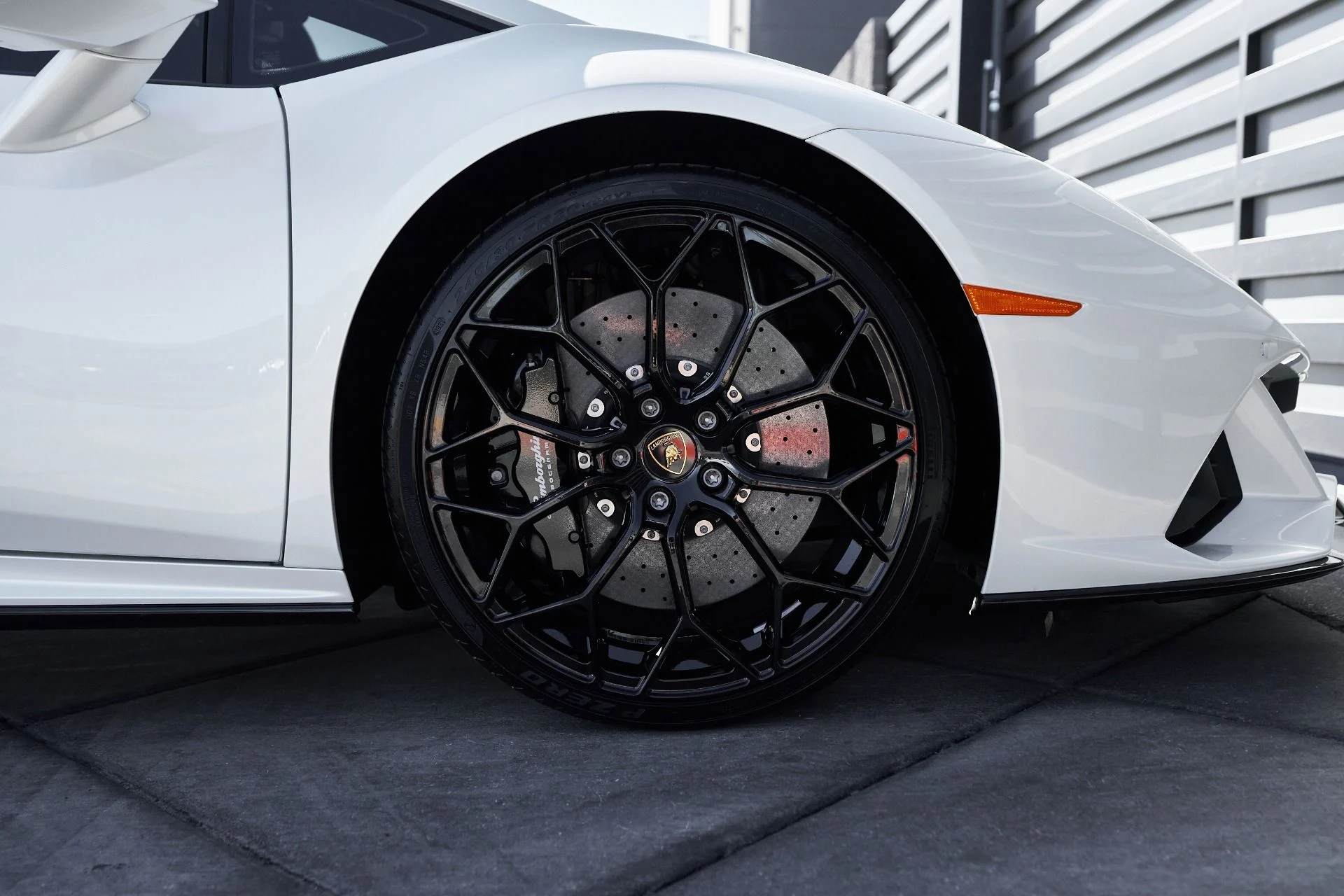 mph024_567745556_Used_2022_Lamborghini_Huracan_EVO_Base_1761947361_a6271f0a72