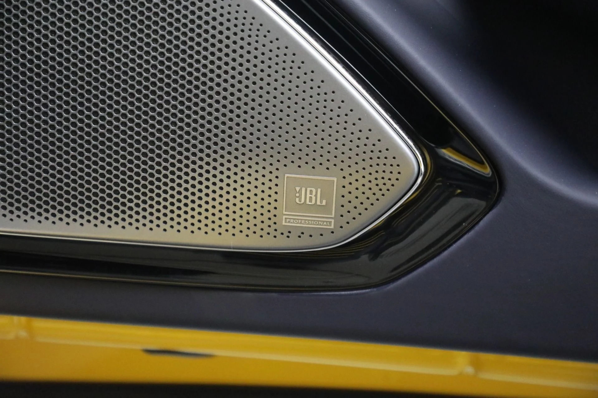 mph024_568831579_Used_2025_Ferrari_Roma_Spider_1758310814_a9c33e8220