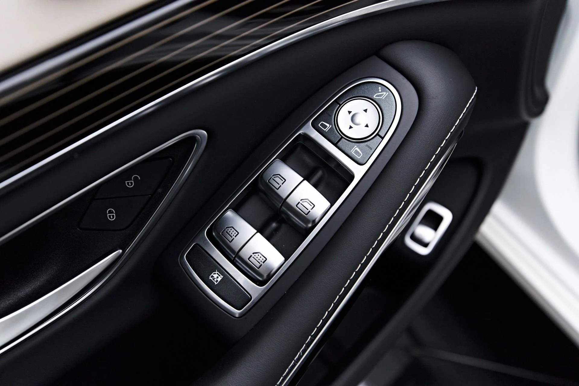 mph024_573129893_Used_2020_Mercedes_Benz_S_Class_Maybach_S_560_1686091105_37c5c83eed