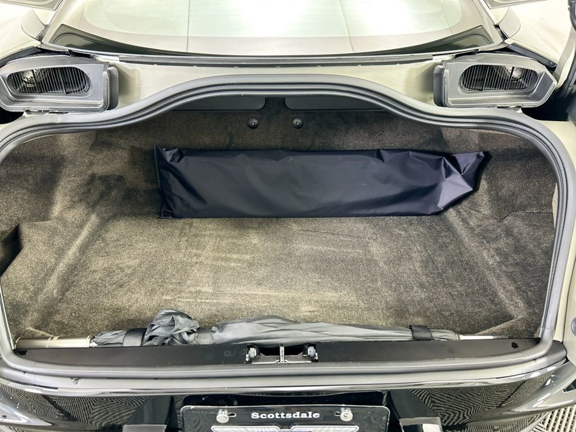 mph024_573867641_used_2026_aston_martin_db12_coupe_8119_22986073_25_1024_d52a075eeb